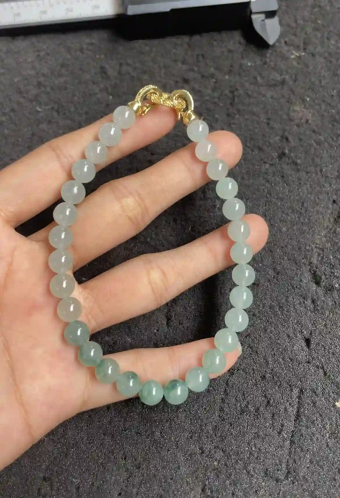 Natural Icy Green Jade Bead Bracelet with Gold Clasp | Myanmar Jadeite reference #2490003