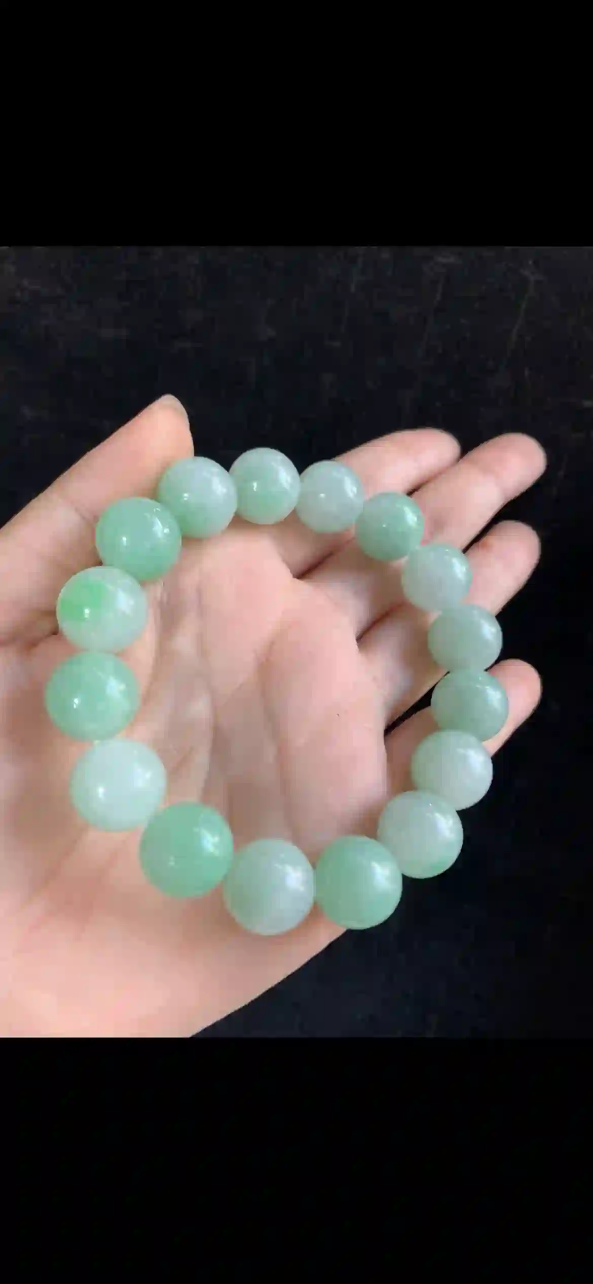 Vibrant Apple Green Jade Beaded Bracelet | Myanmar Jadeite reference #35310001