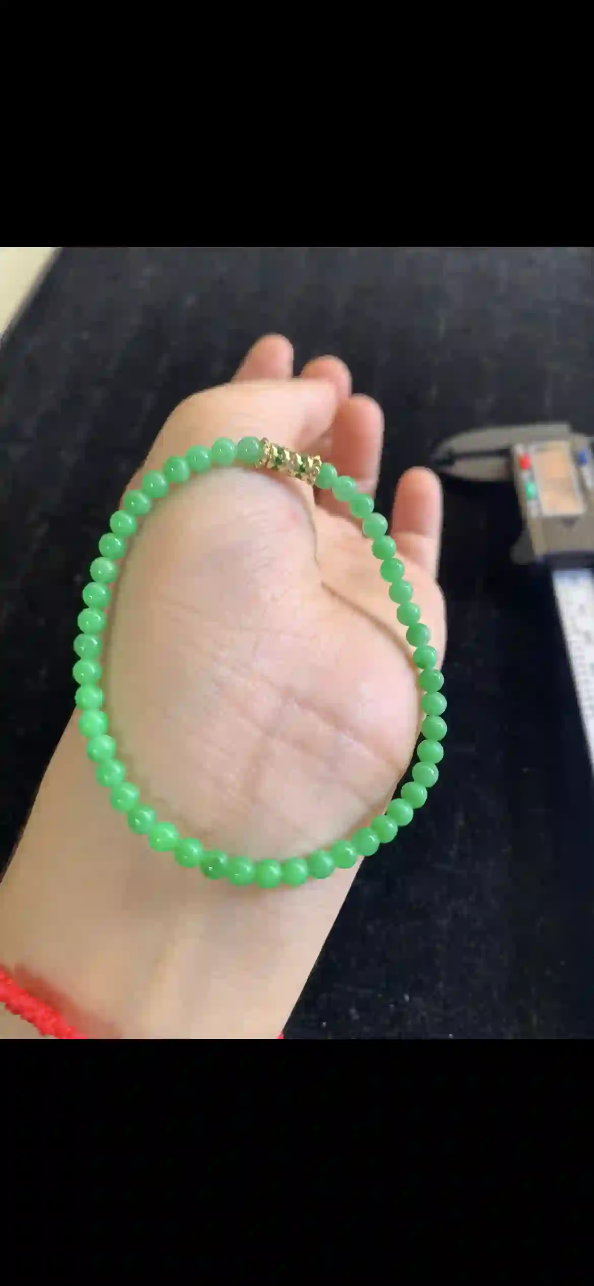 Vivid Emerald Green Jade Bead Bracelet with Gemstone Accent | Myanmar Jadeite reference #18060001