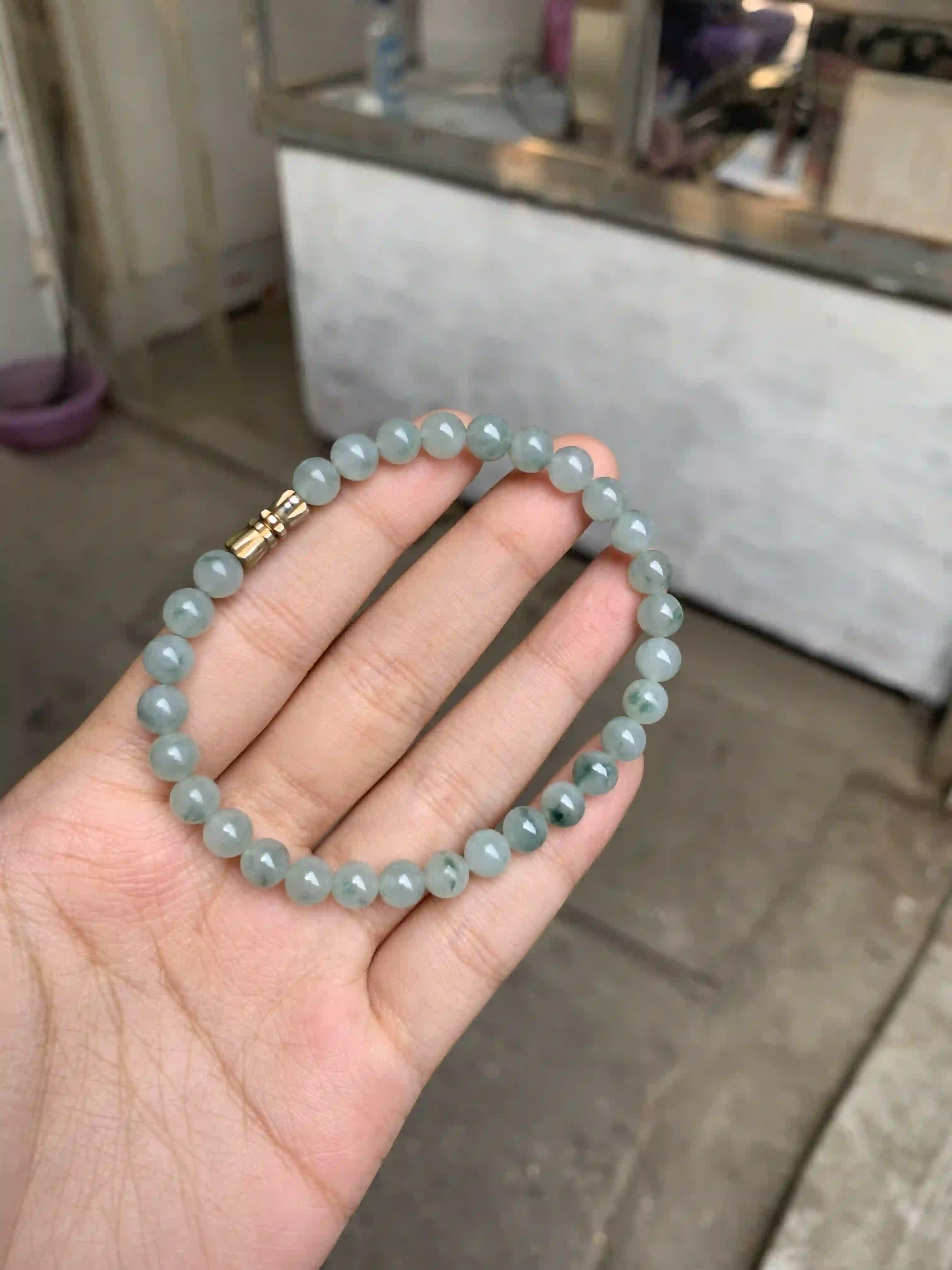 Grayish-Green Jade Bead Bracelet with Gold-tone Clasp | Myanmar Jadeite reference #570002