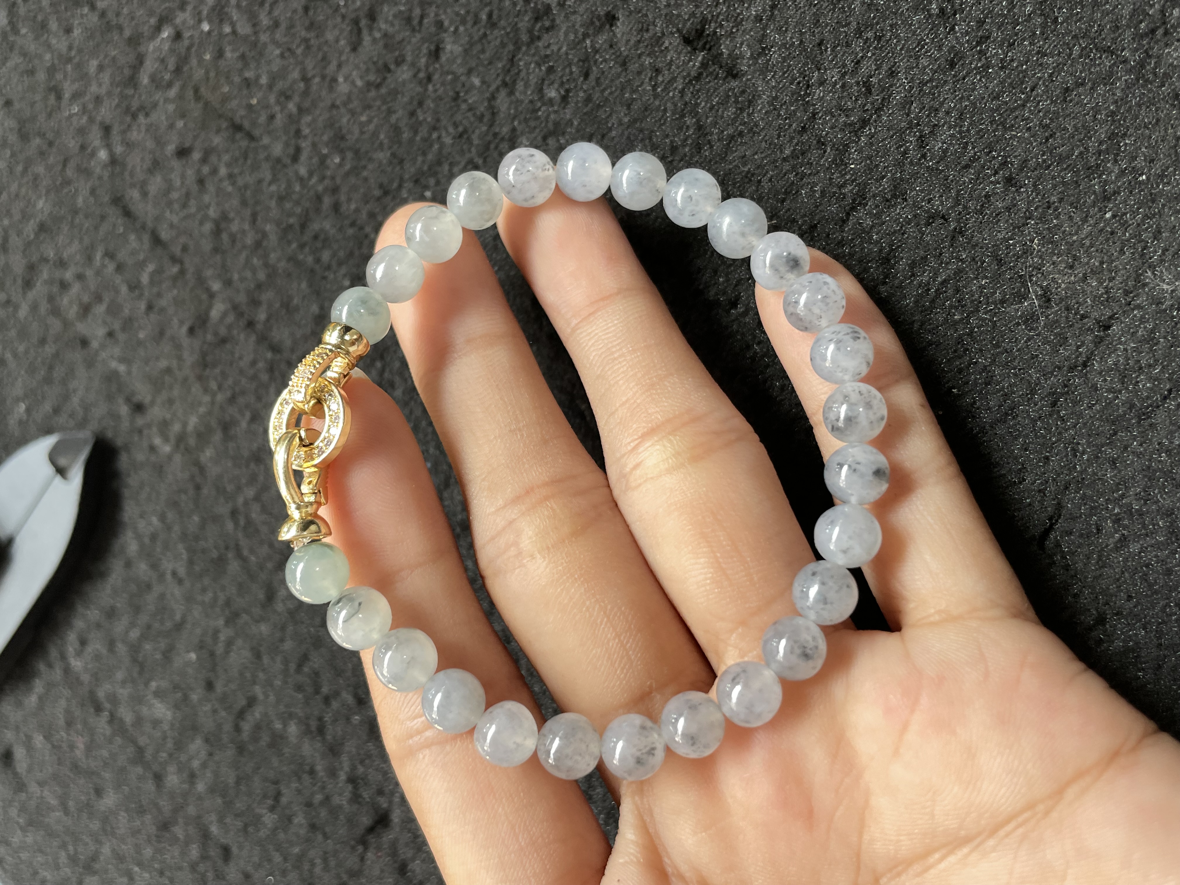 Grey-Speckled Jadeite Beaded Bracelet with Gold-Toned Clasp