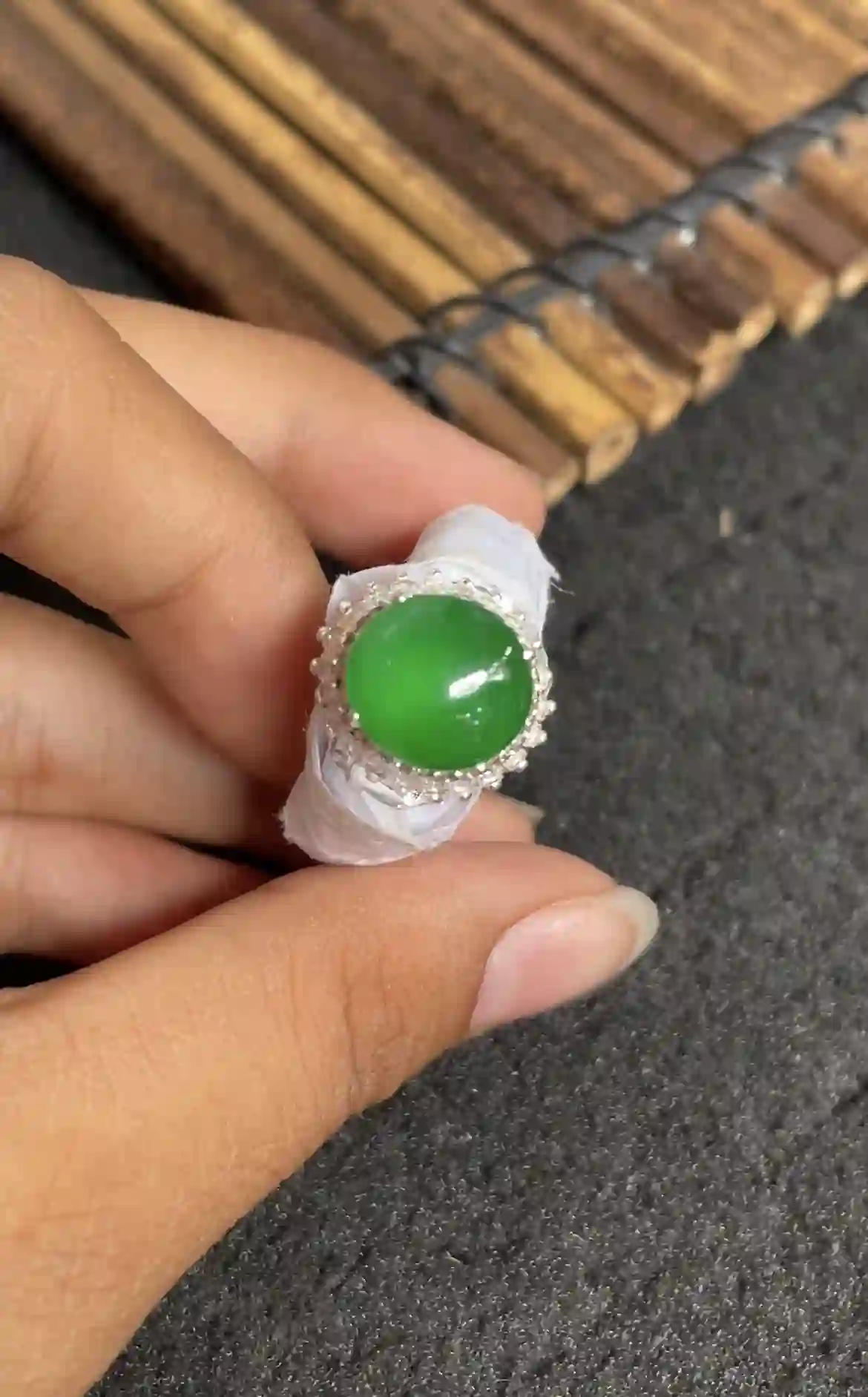 Vivid Green Jade Cabochon Ring | Myanmar Jadeite reference #2280001