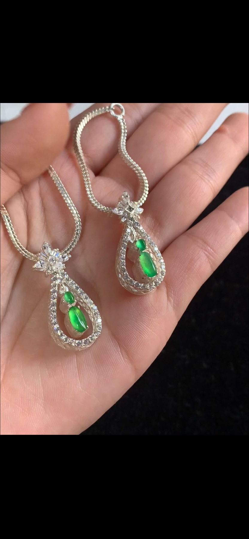 High-End Natural Glassy Variety Imperial Green Jadeite Teardrop Pendant Necklaces Pair | Myanmar Jadeite reference #38940004