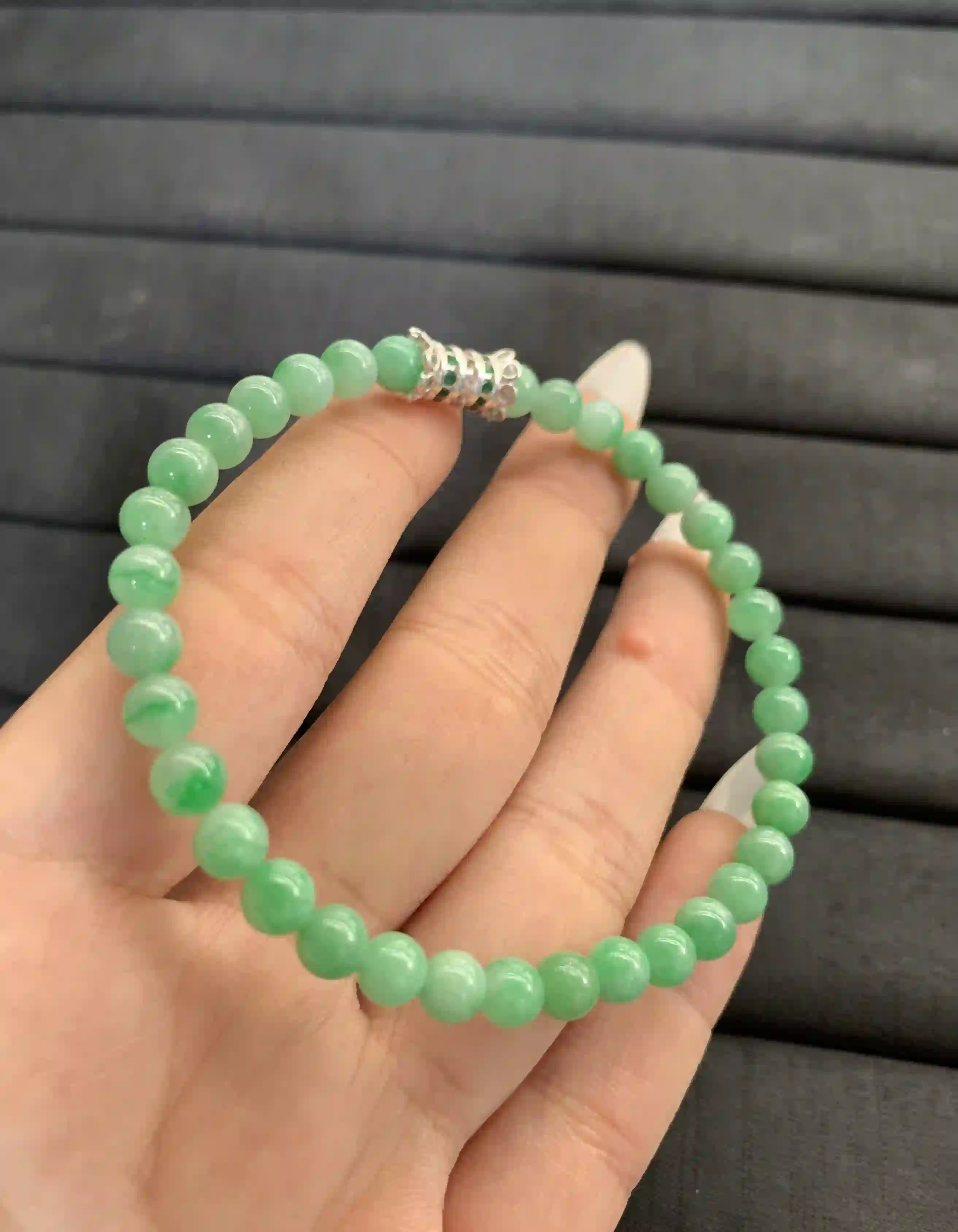 Natural Green Jade Bead Bracelet | Myanmar Jadeite reference #1680002