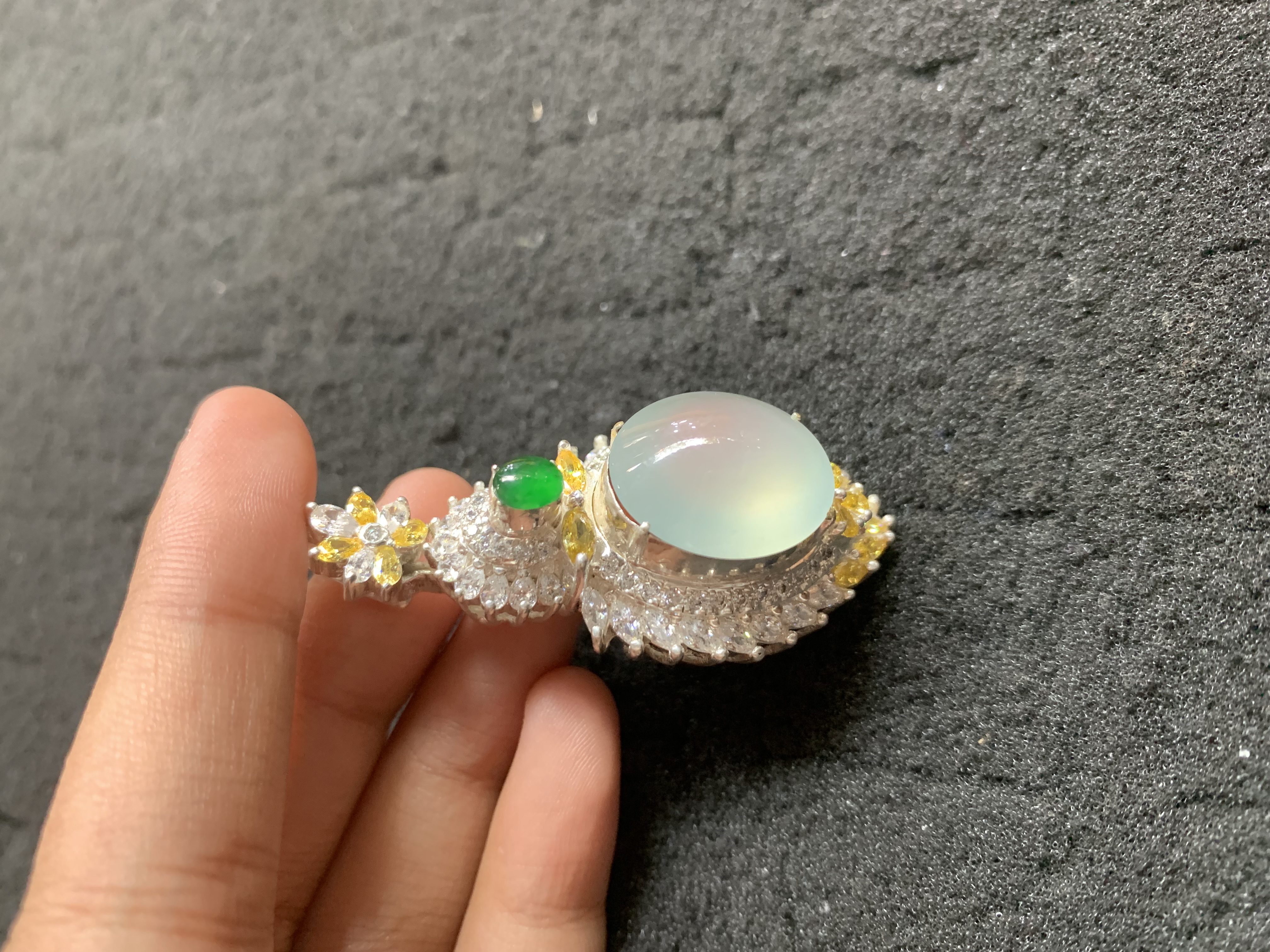  Natural Icy Green Jade Pendant with Colorful Accents - Burmese Jadeite Type A from Hpakant, Myanmar | Myanmar Jadeite