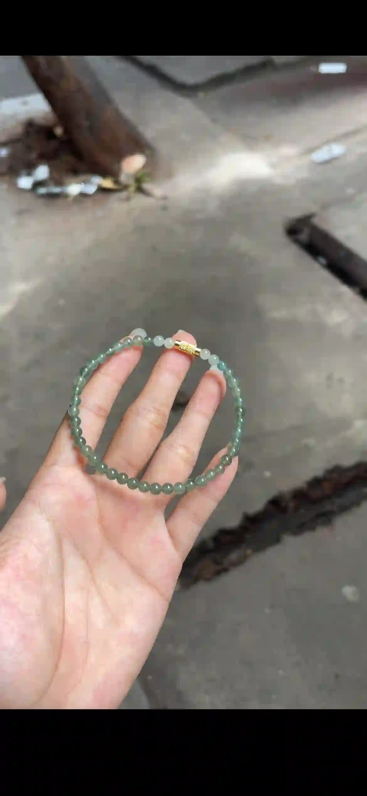 Gradient Icy Blue-Green Jade Beaded Bracelet with Textured Gold Clasp | Myanmar Jadeite reference #22500001