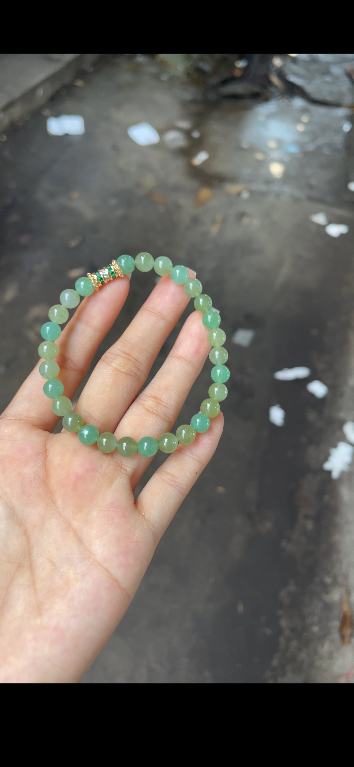Soft Gradient Mint & Olive Green Jadeite Bead Bracelet – Dainty Single Strand with Gold Accent
