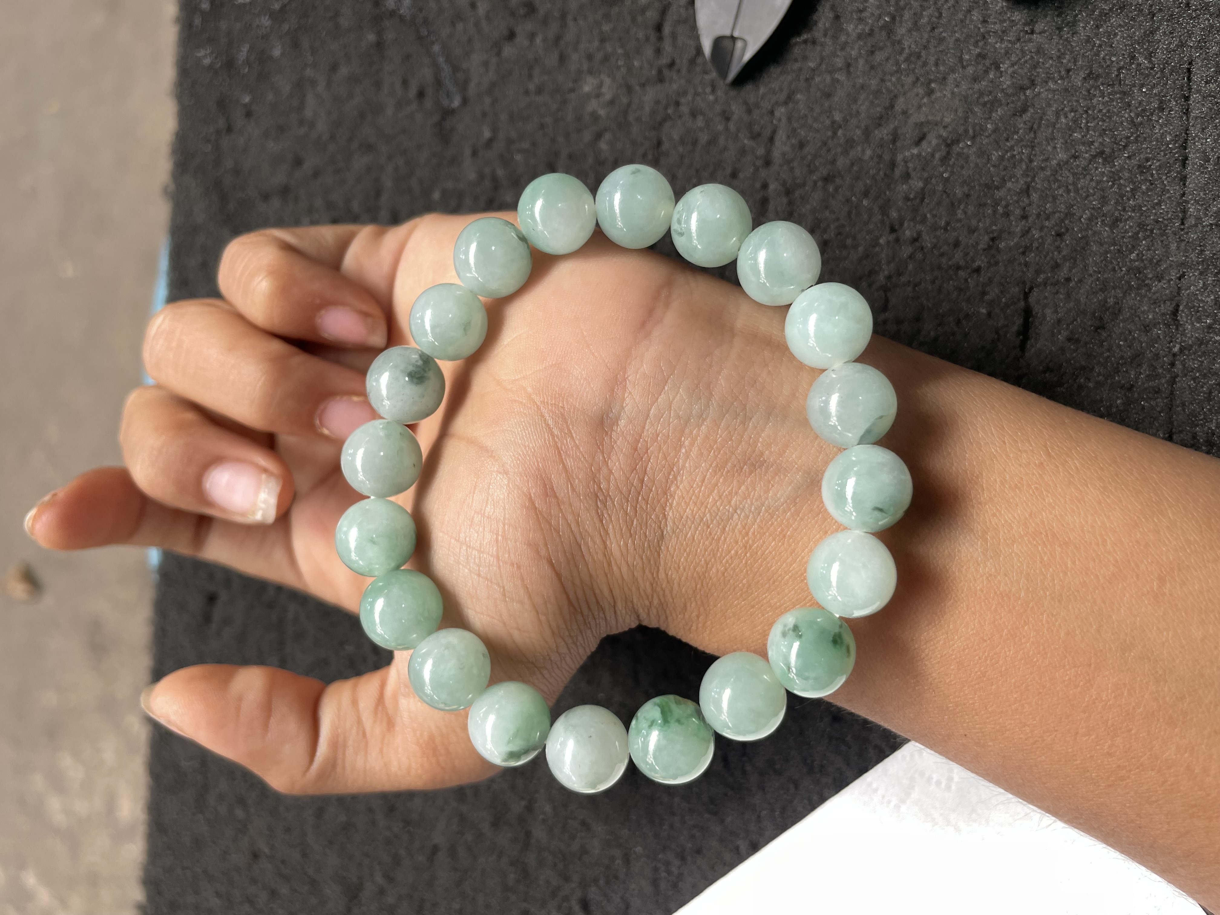  Green and White Marbled Jade Bead Bracelet