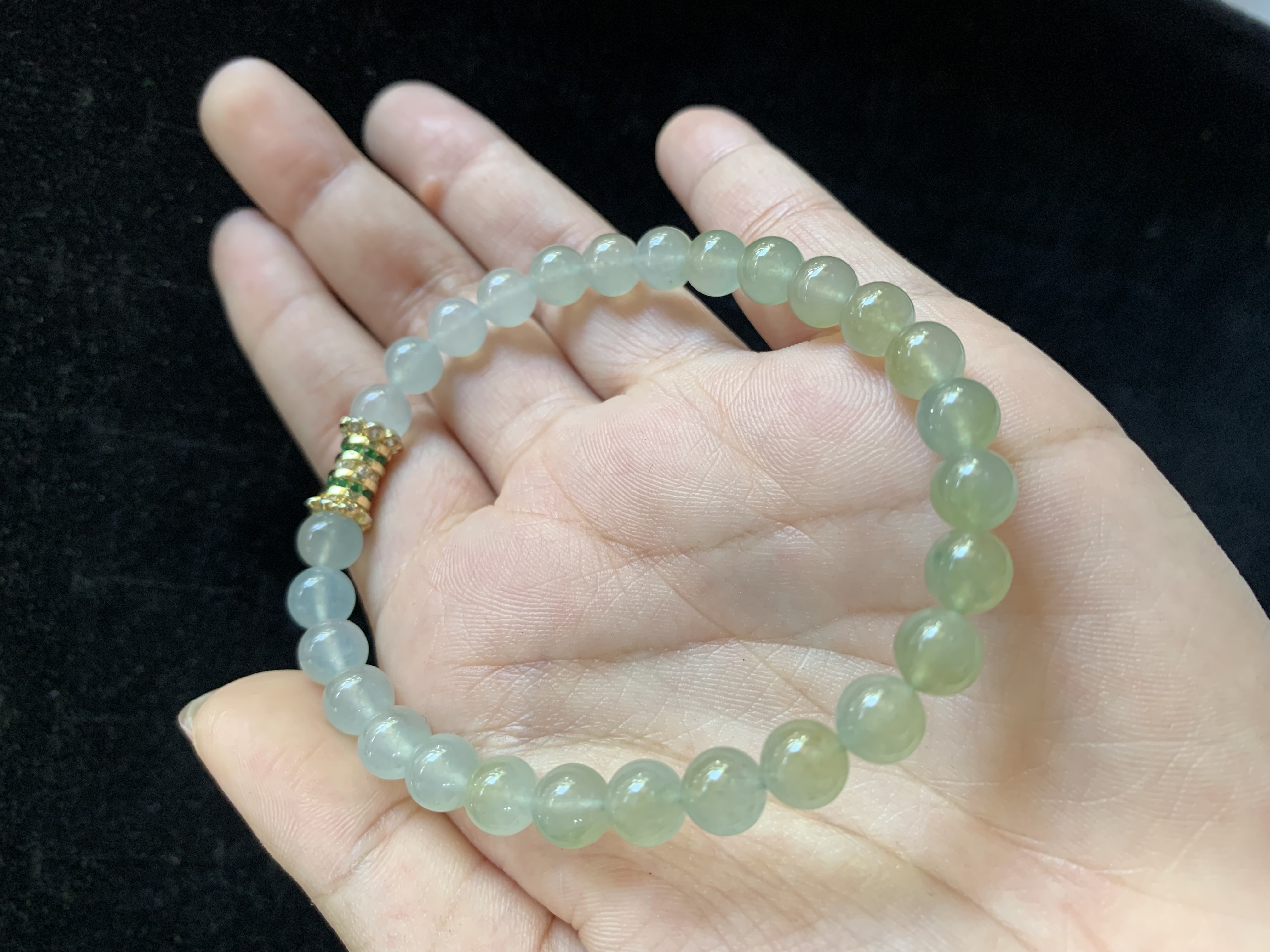Gradient Icy Green Jade Beaded Bracelet with Emerald Accent