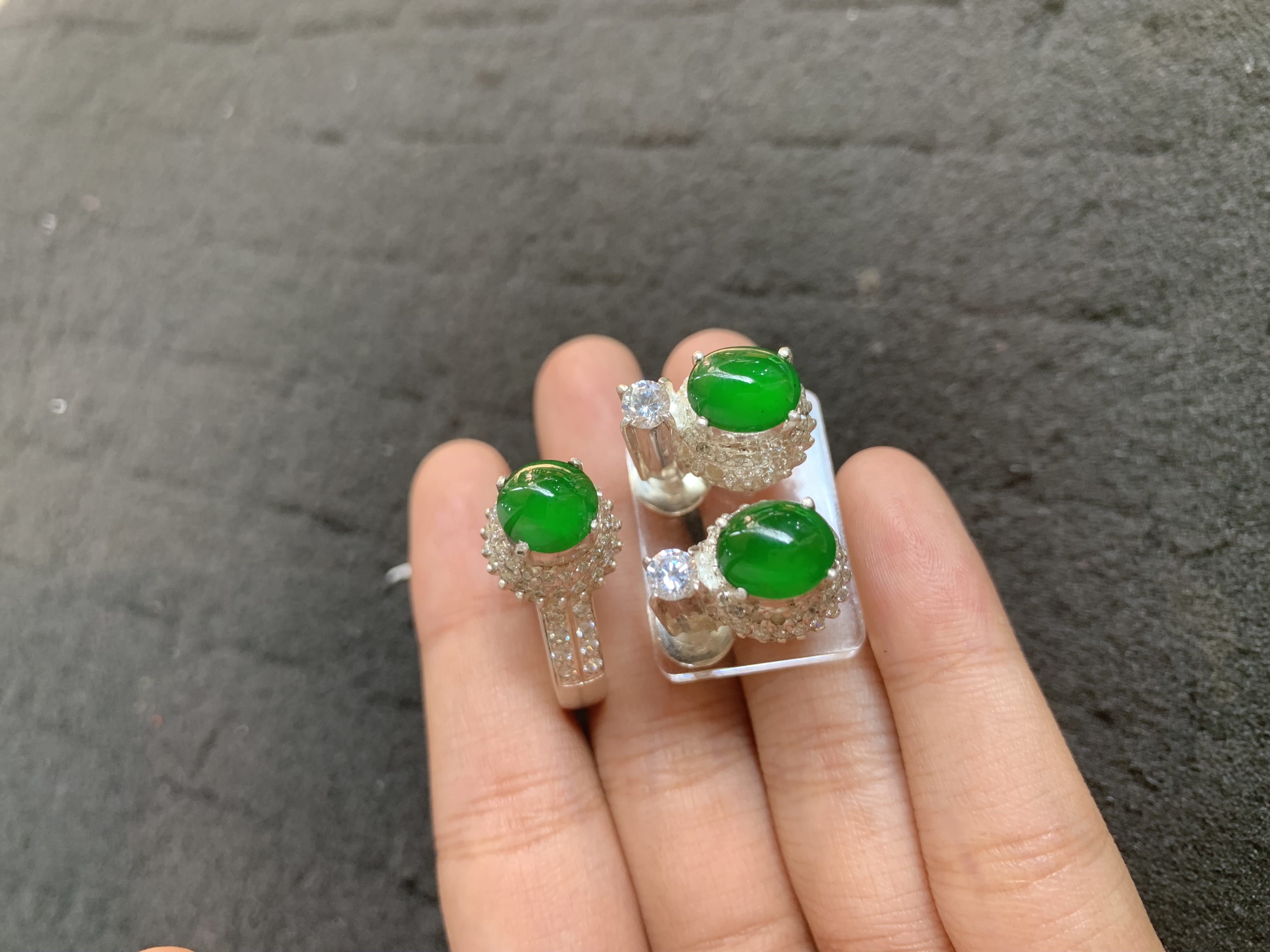 Striking Vivid Green Gemstone Jewelry Set (Ring & Earrings)