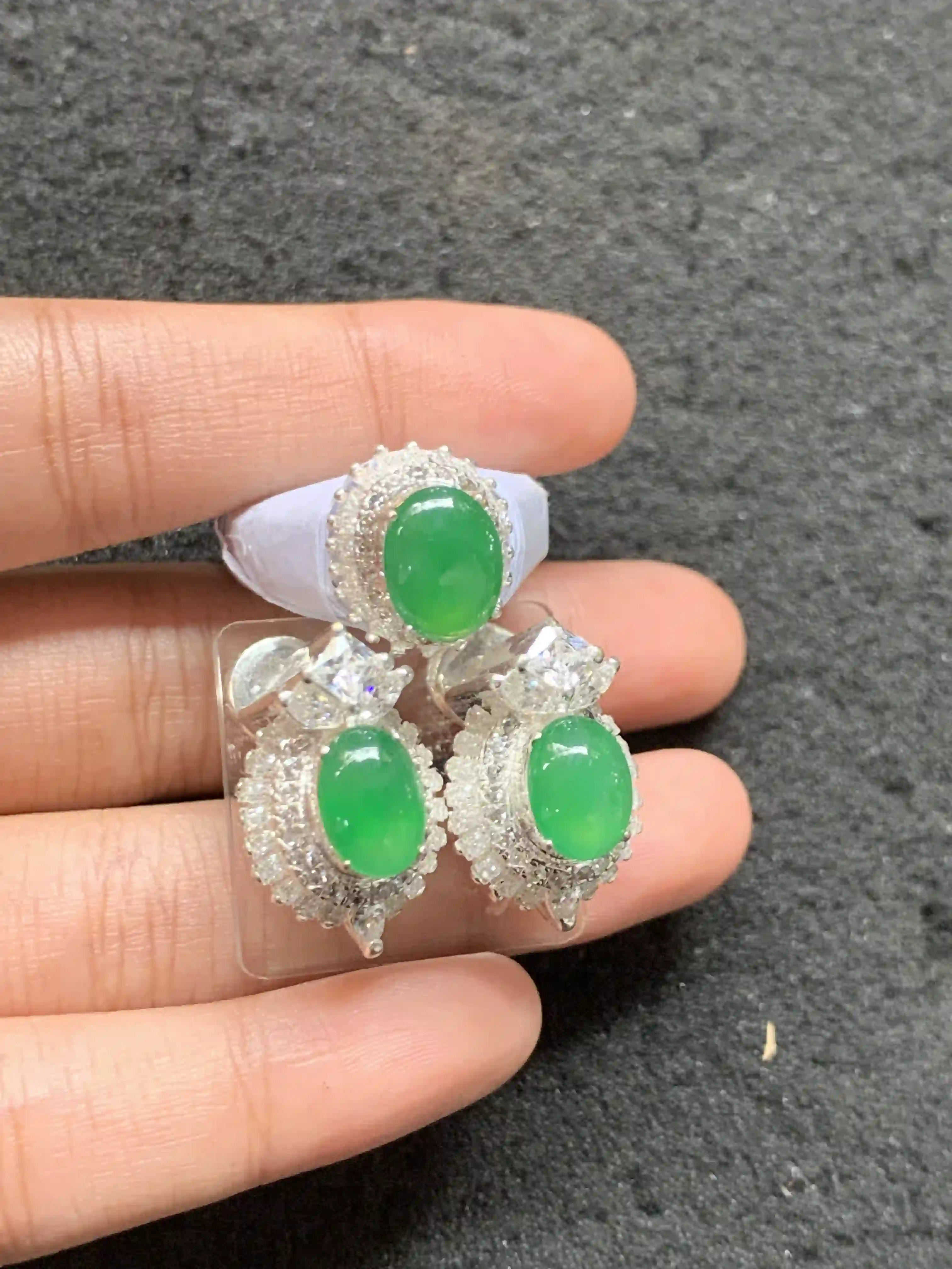 Elegant Green Jade Jewelry Set | Myanmar Jadeite reference #2160005