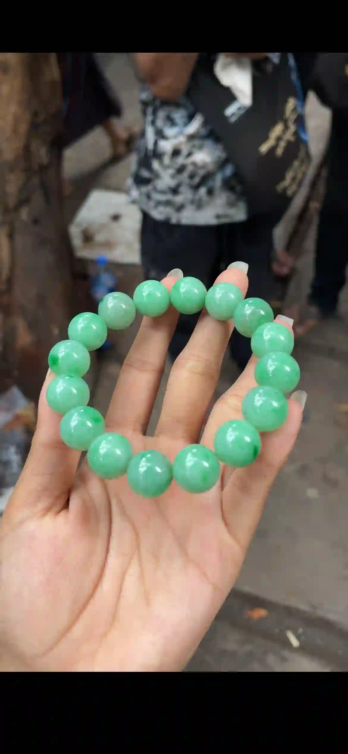 Vivid Apple Green Jadeite Bead Bracelet | Myanmar Jadeite reference #16590001