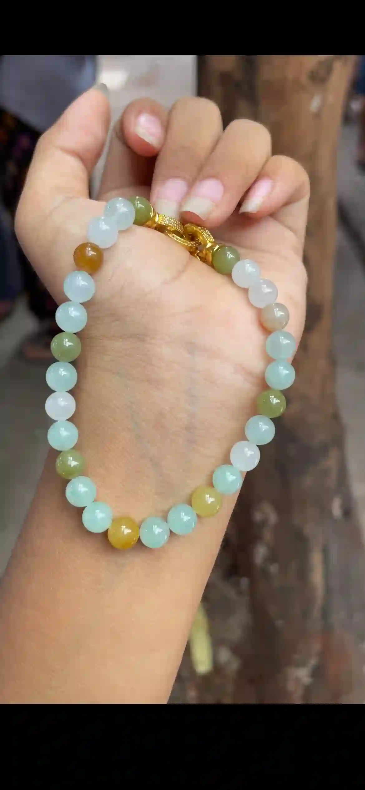 Multicolor Icy Jadeite Bead Bracelet with Gold Diamond-Set Clasp | Myanmar Jadeite reference #10380002
