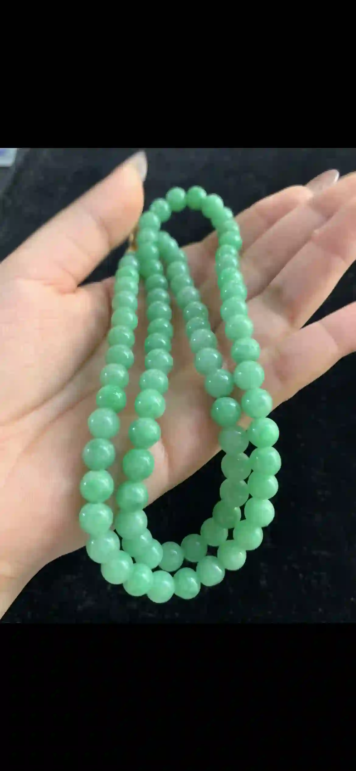 Vibrant Green Jade Graduated Round Bead Necklace | Myanmar Jadeite reference #30870001