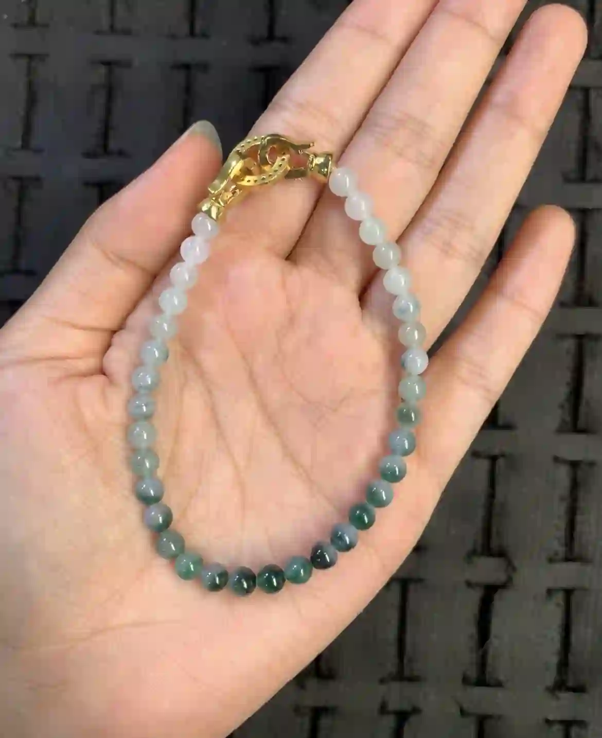 Gradient Floating Green Jadeite Bead Bracelet | Myanmar Jadeite reference #15690001