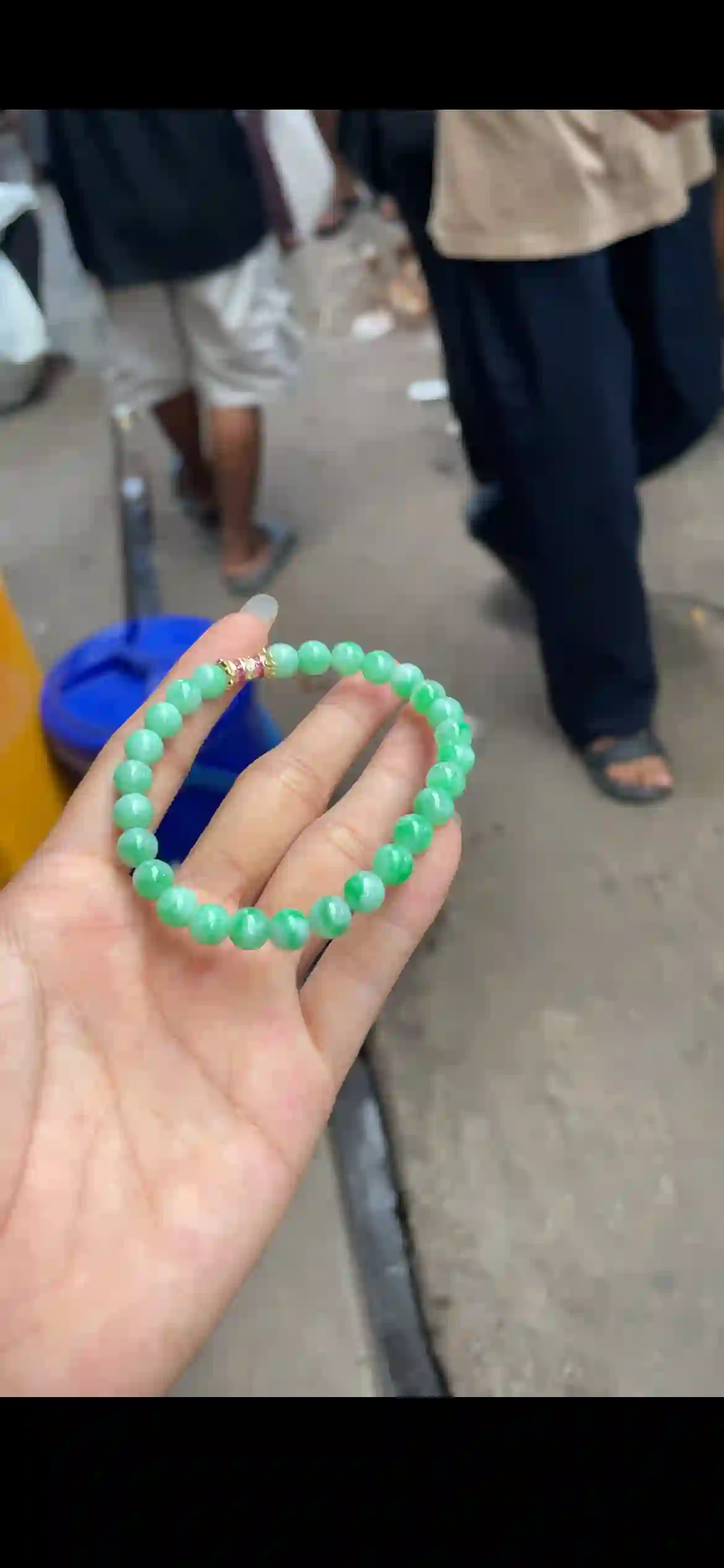 Bright Green Polished Bead Bracelet with Decorative Accent | Myanmar Jadeite reference #25410001