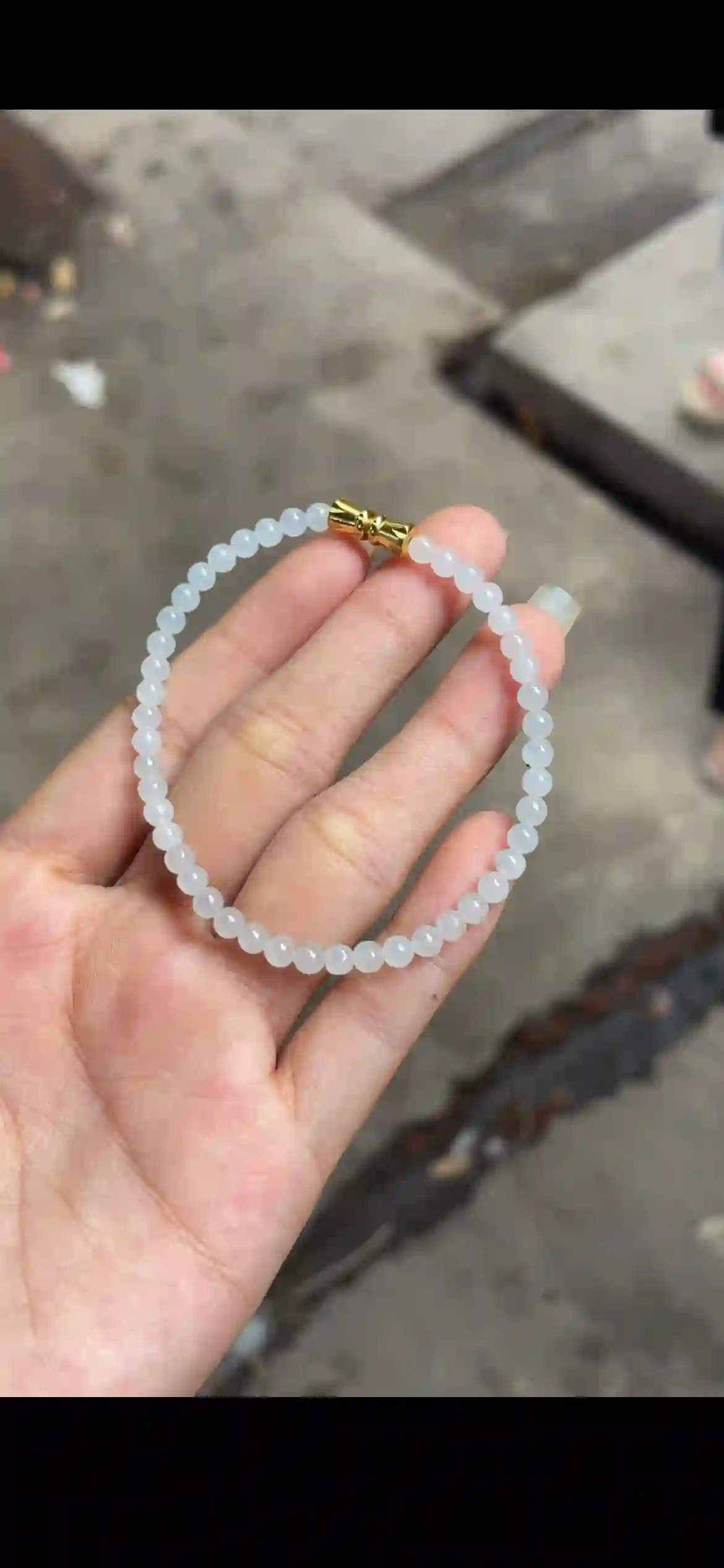 Icy White Jade Bead Bracelet with Gold Barrel Clasp | Myanmar Jadeite reference #19560001