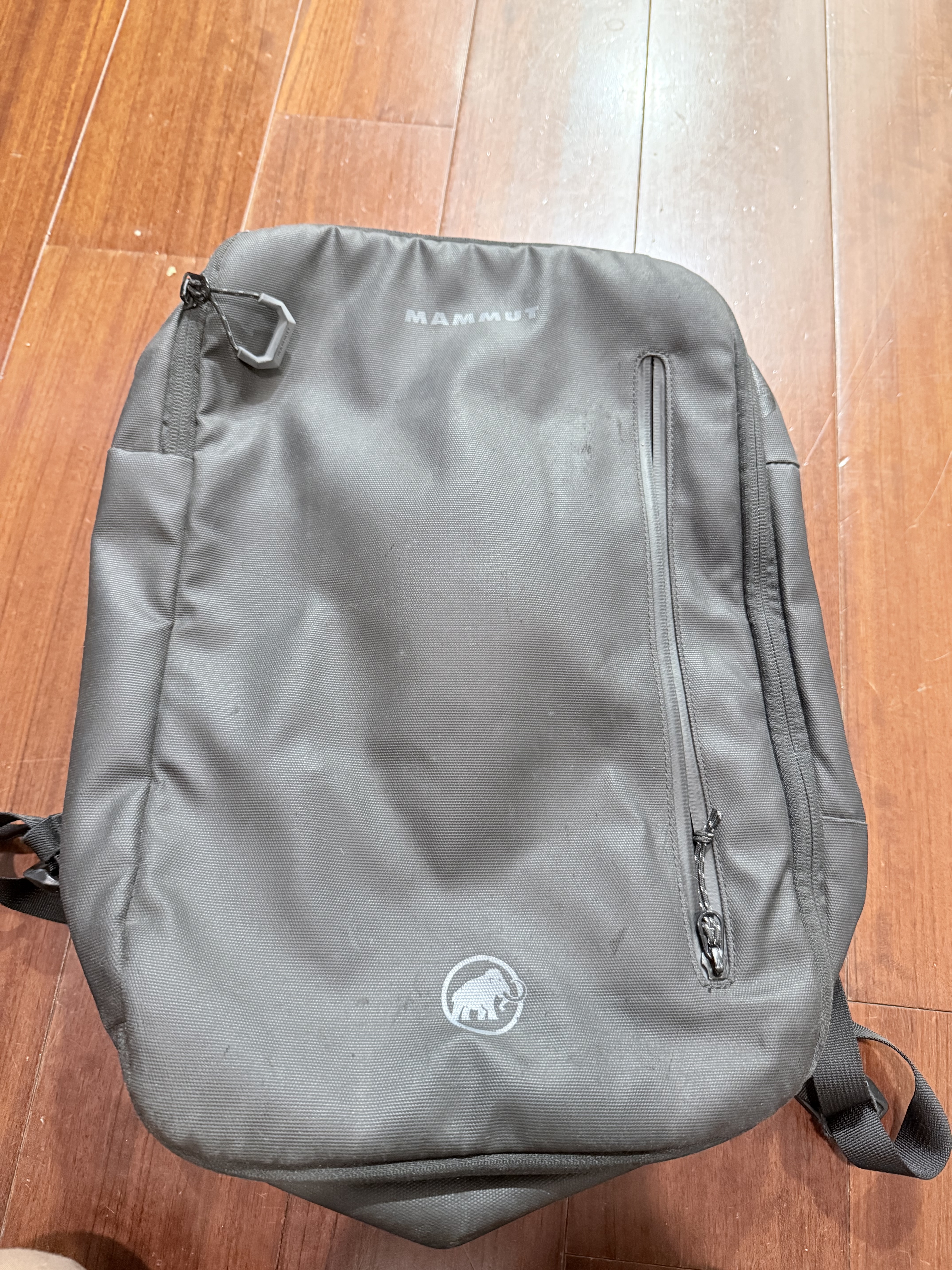 長毛象黑色背包