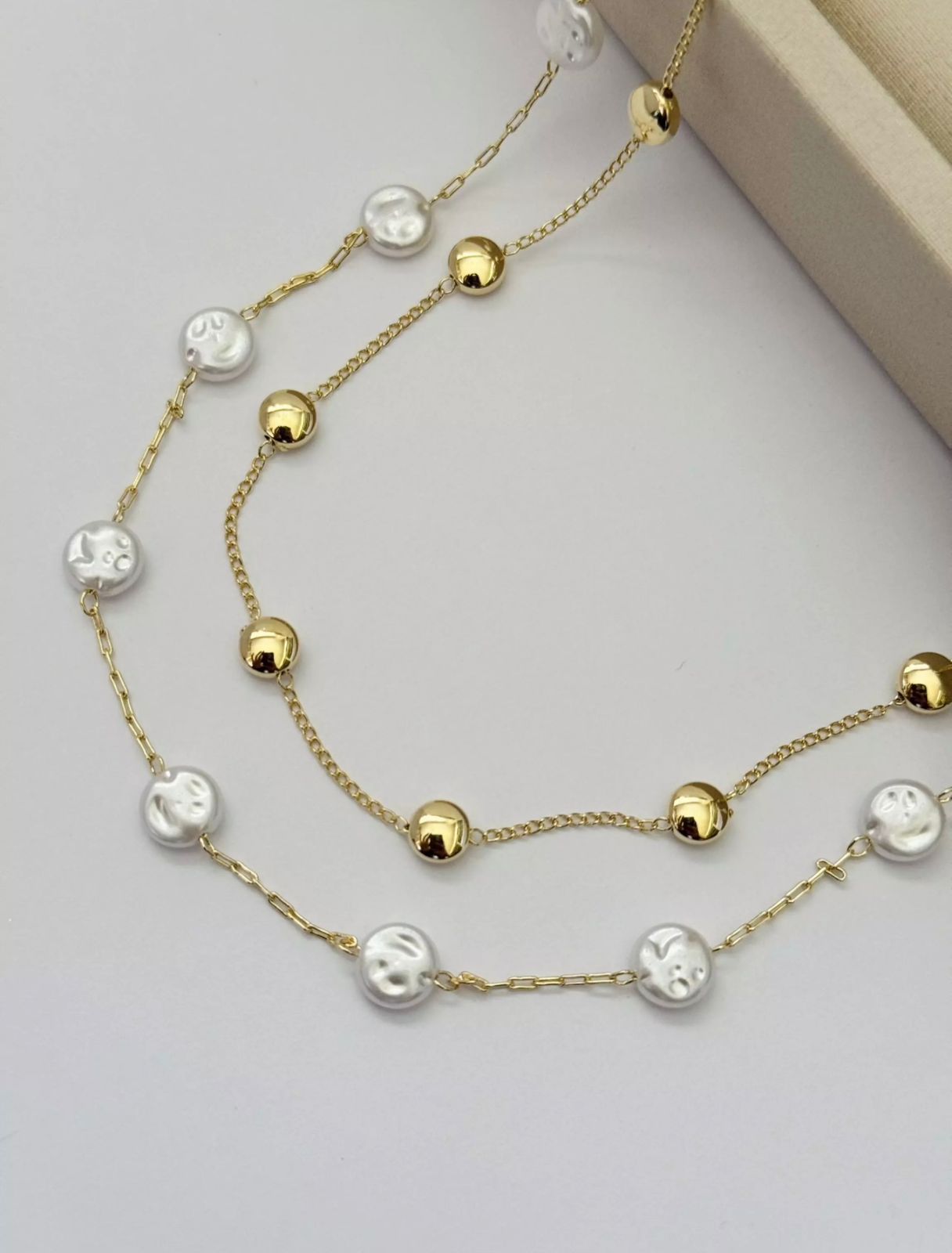 Choker Duplo Pérolas e Esferas Dourado