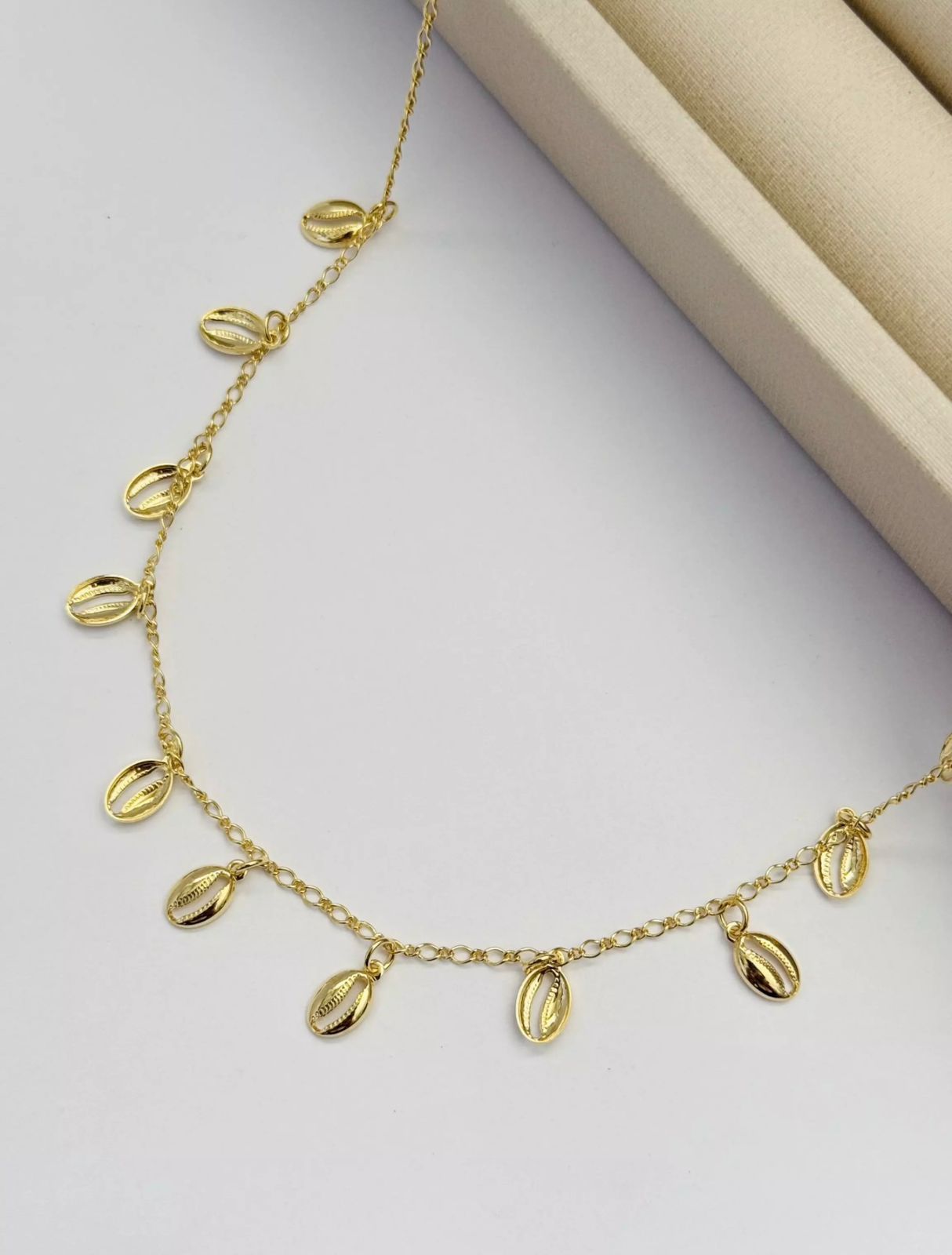 Choker de Búzios Dourada