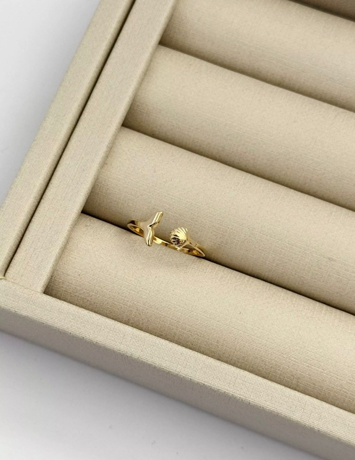 Anel Cauda de Sereia e Concha Dourado