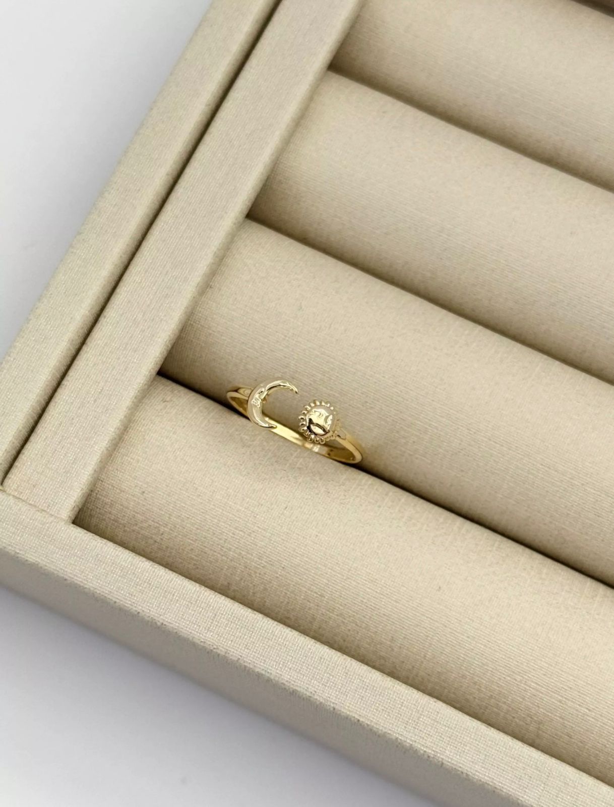 Anel Sol e Lua Dourado