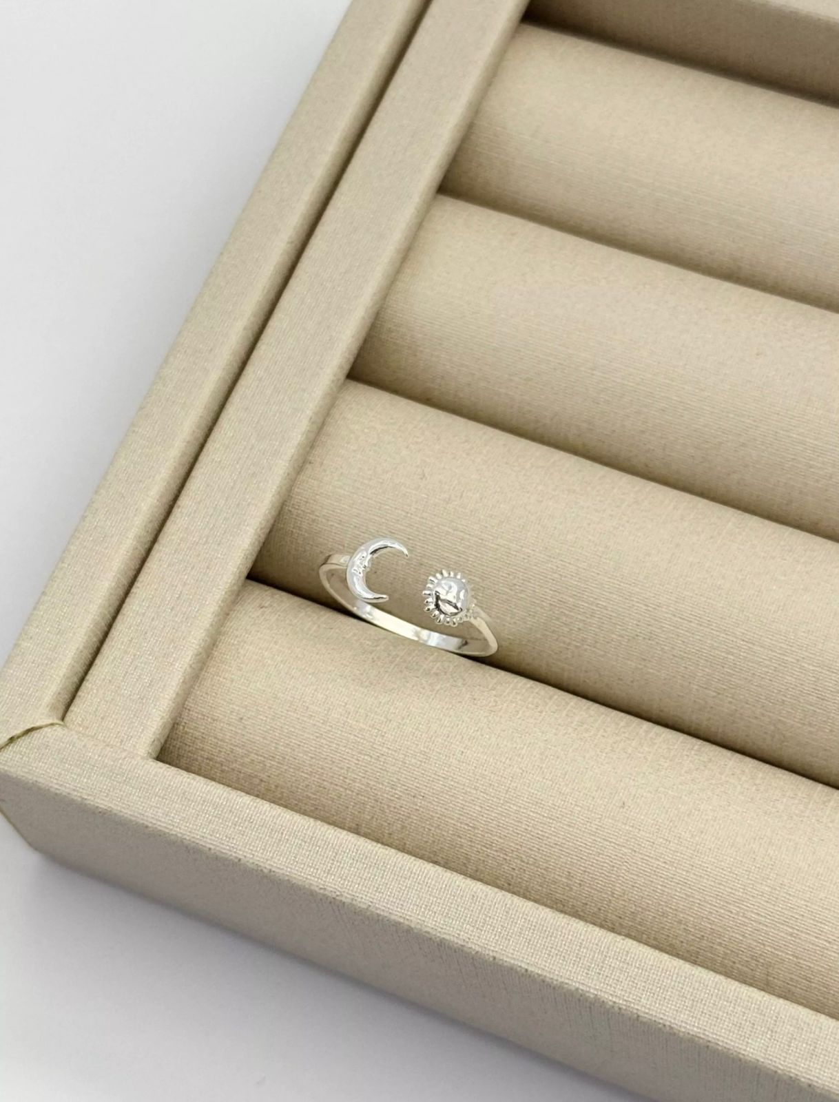 Anel Prata Sol e Lua Cravejado