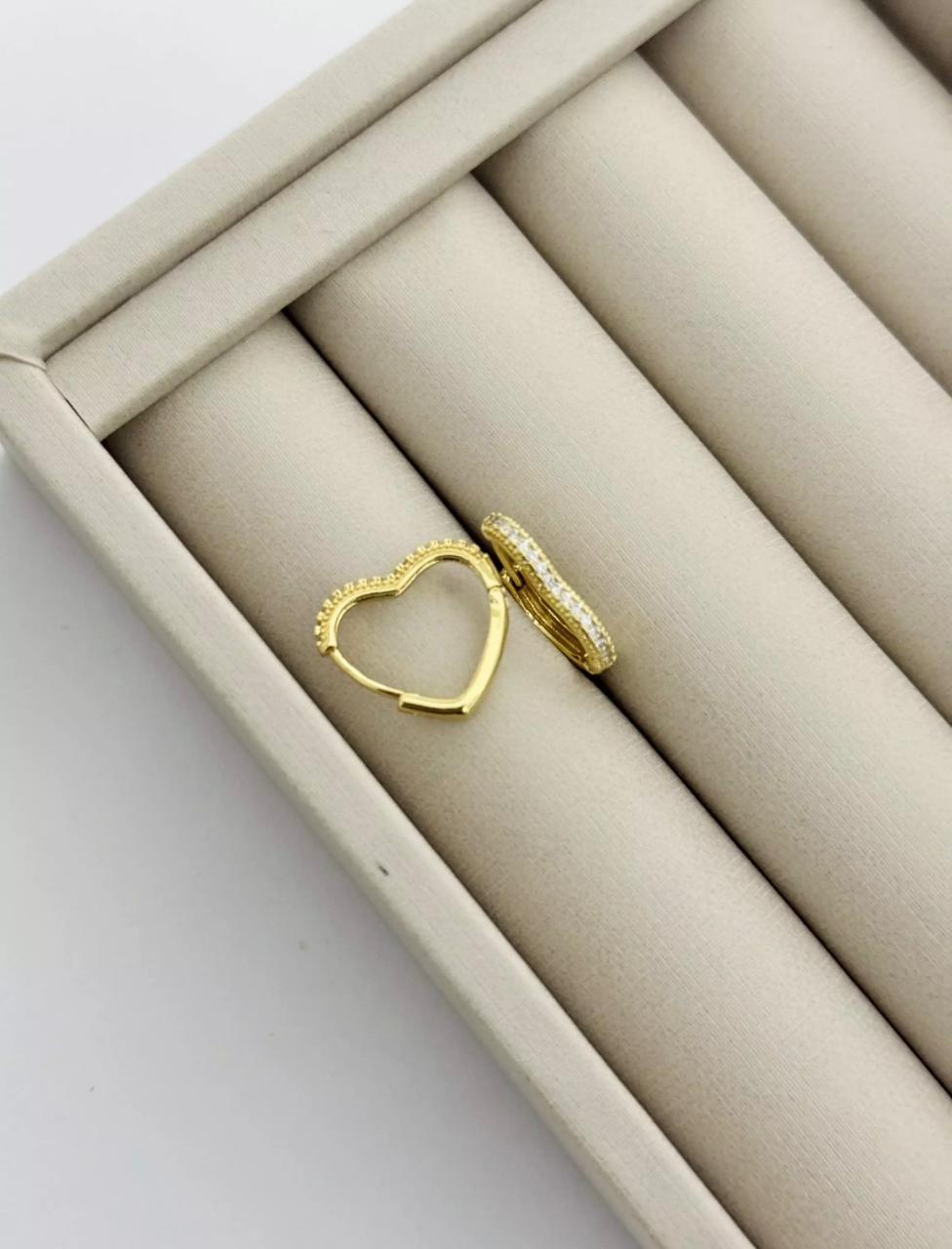 Brinco Coração Cravejado Dourado