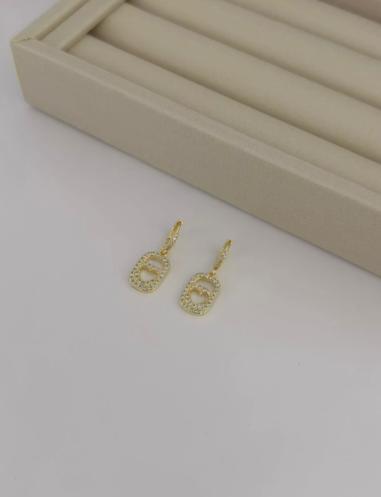 Brinco Elo Duplo Cravejado Dourado