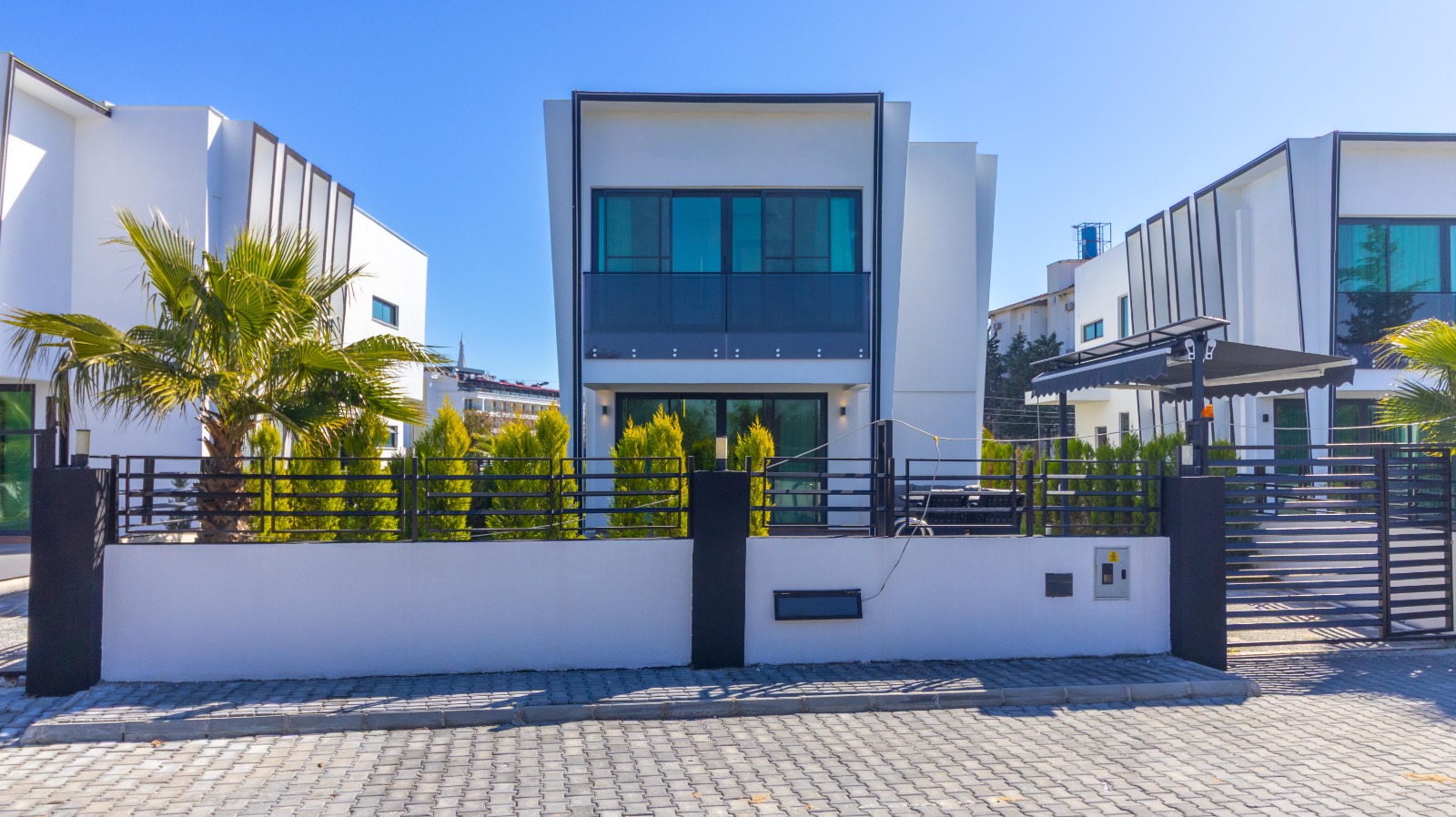 King Luxury Villa — main photo