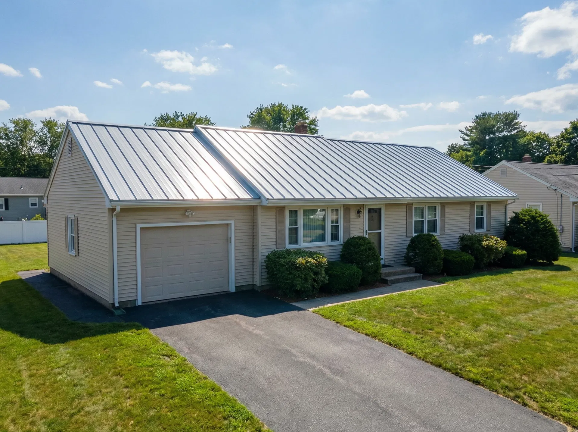 Ranch home in Agawam MA with reflective silver-gray energy shield metal roof