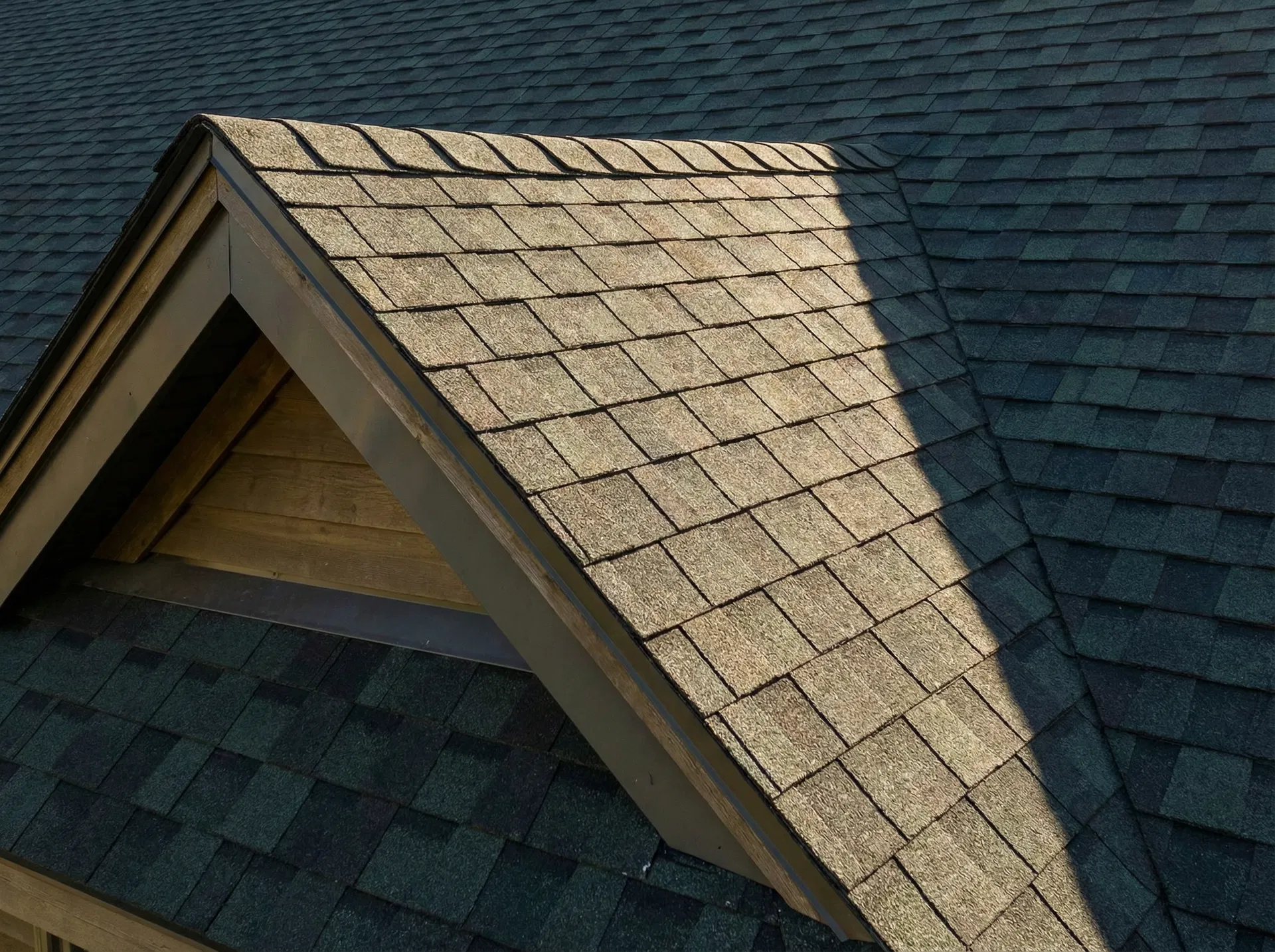 Moire Black shingle color on a New England home