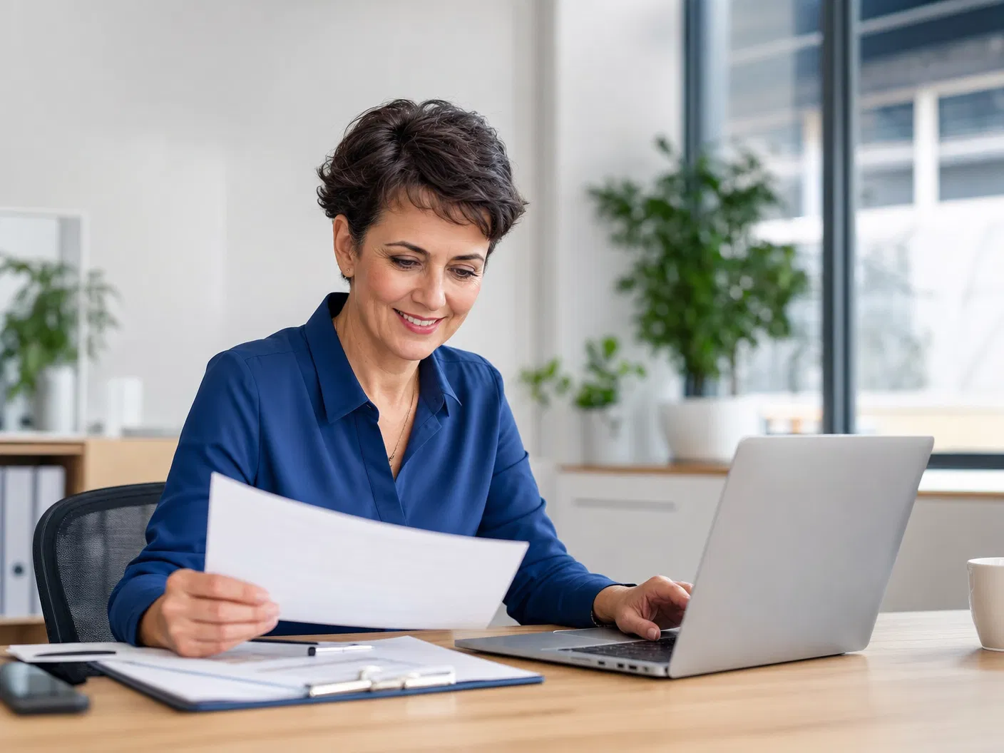 Unternehmerin bei der Kundenarbeit