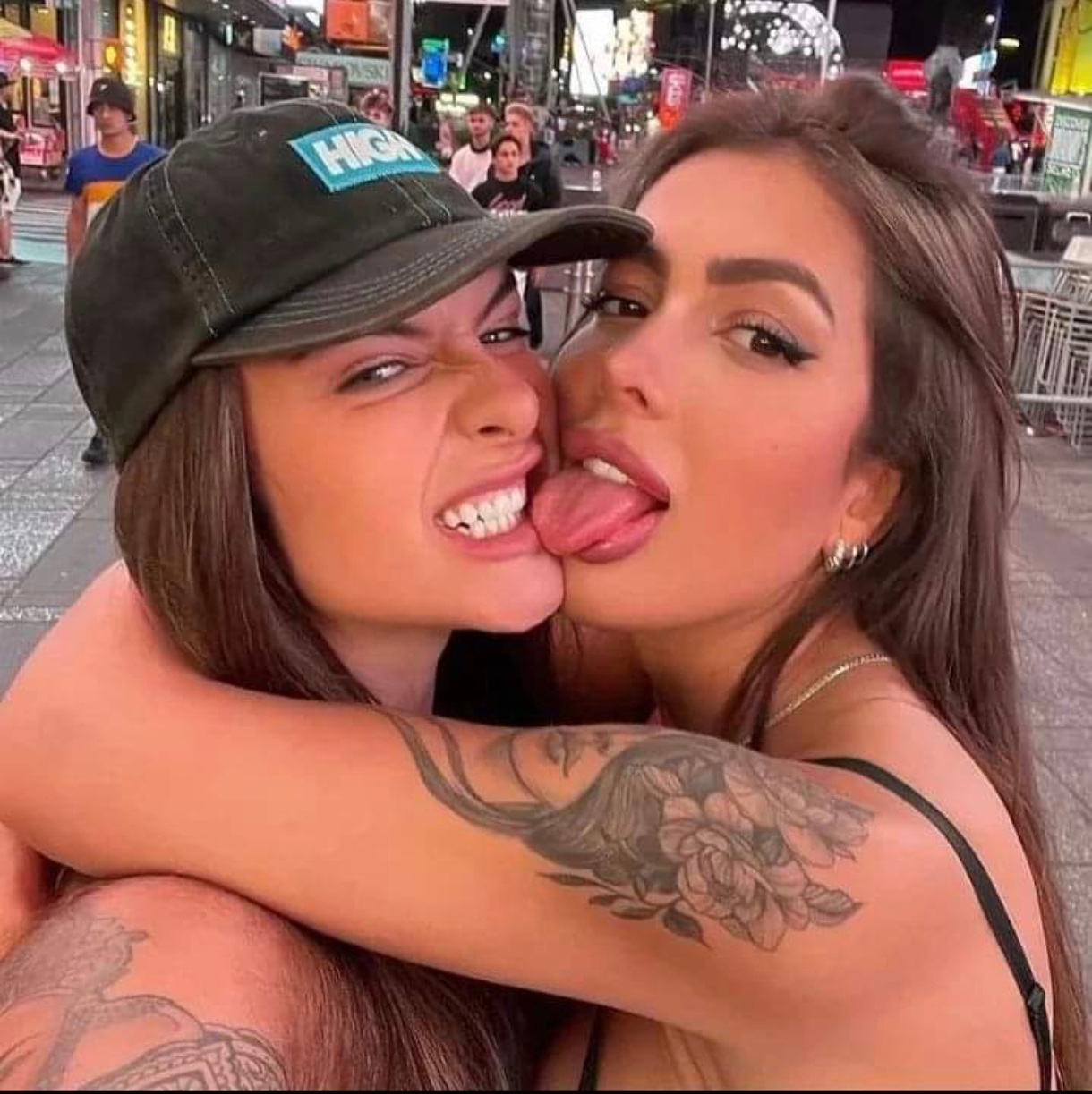 Letícia and Gabriela