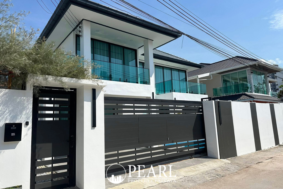 5 Bedroom House for Sale in Jomtien