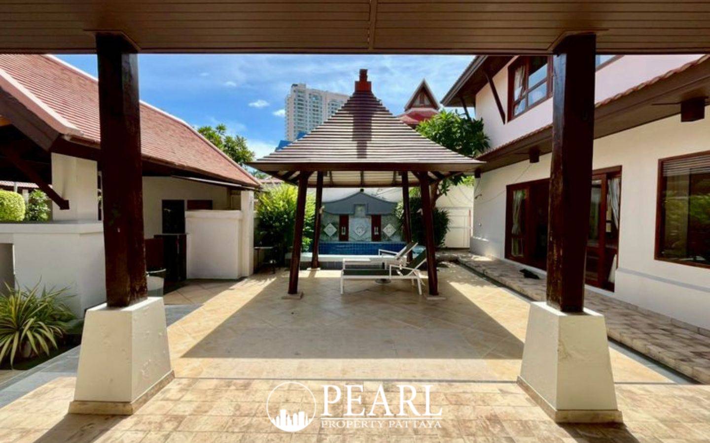 4 Bedroom House for Sale in Chateau Dale