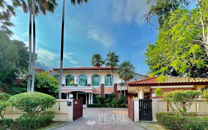 4 Bedroom House for Sale in Central Pattaya