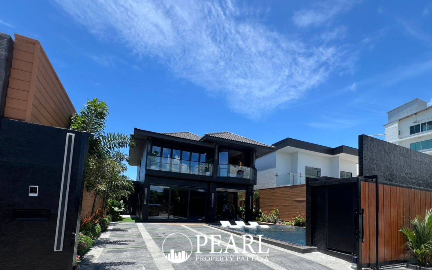 7 Bedroom House for Sale in View Point Village