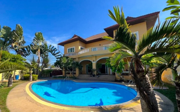 4 Bedroom House for Sale in East Pattaya