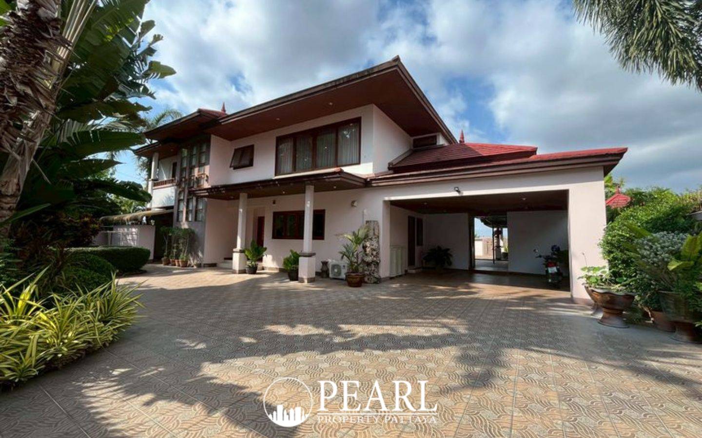 6 Bedroom House for Sale in Patta Village