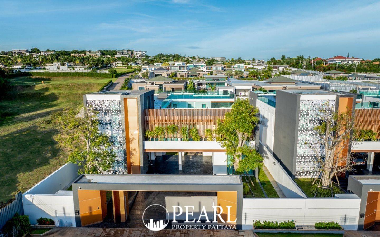 6 Bedroom House for Sale in East Pattaya