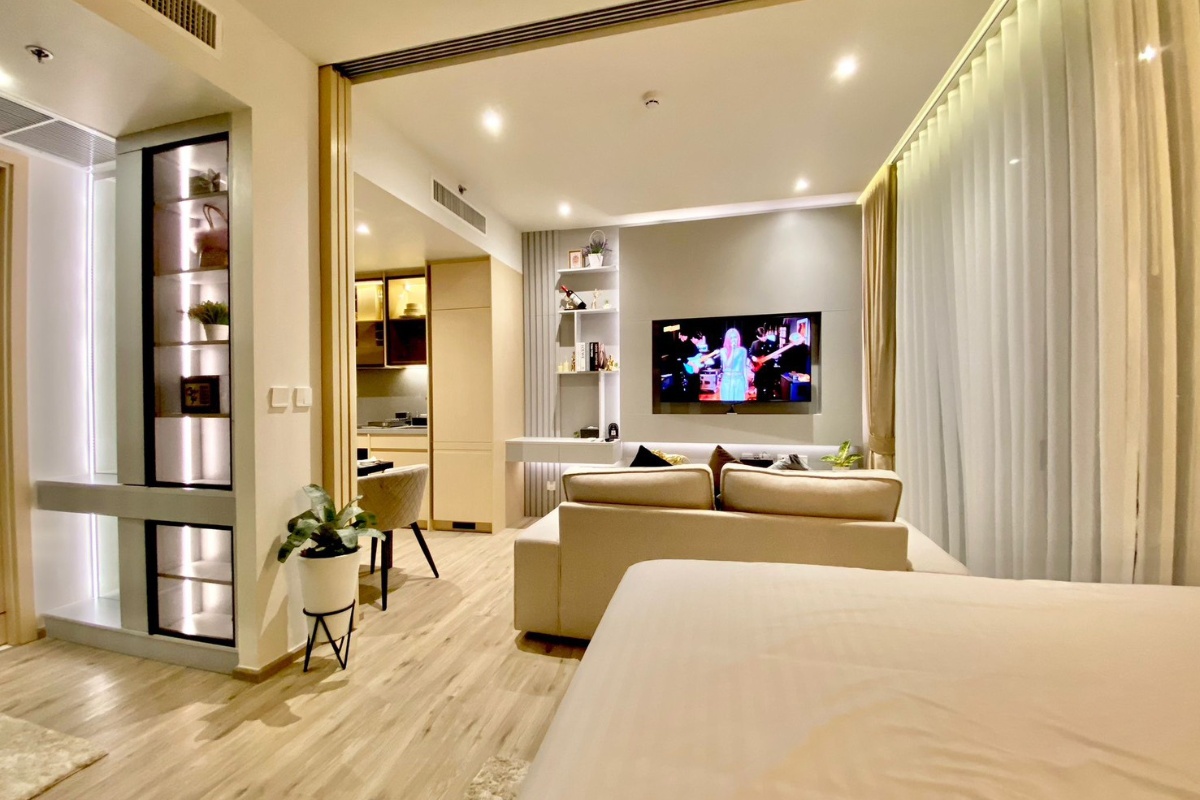 1 Bedroom Condo for Sale & Rent at Arom Wongamat, Na Kluae, Pattaya — photo 3