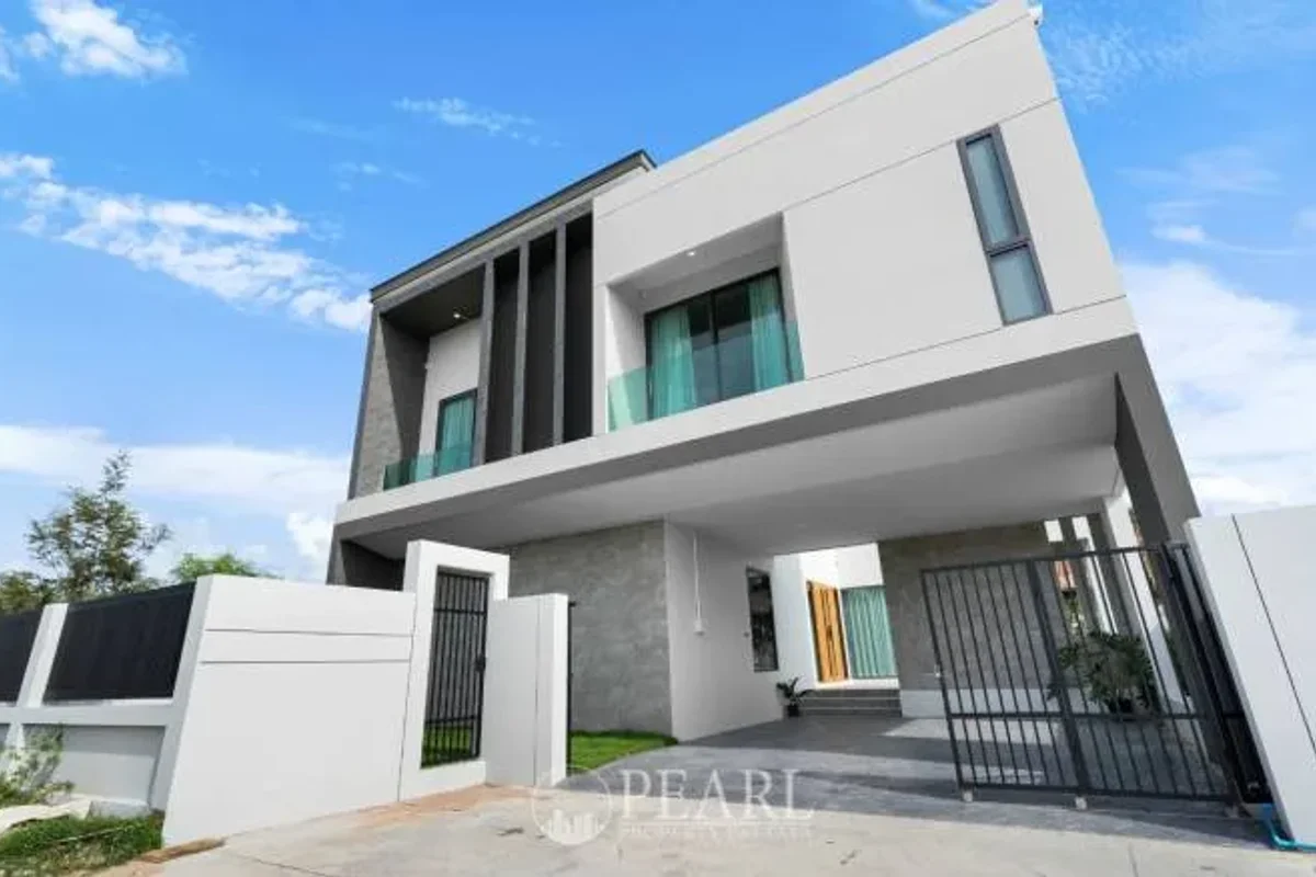 4 Bedroom House for Sale in The Cave Ville