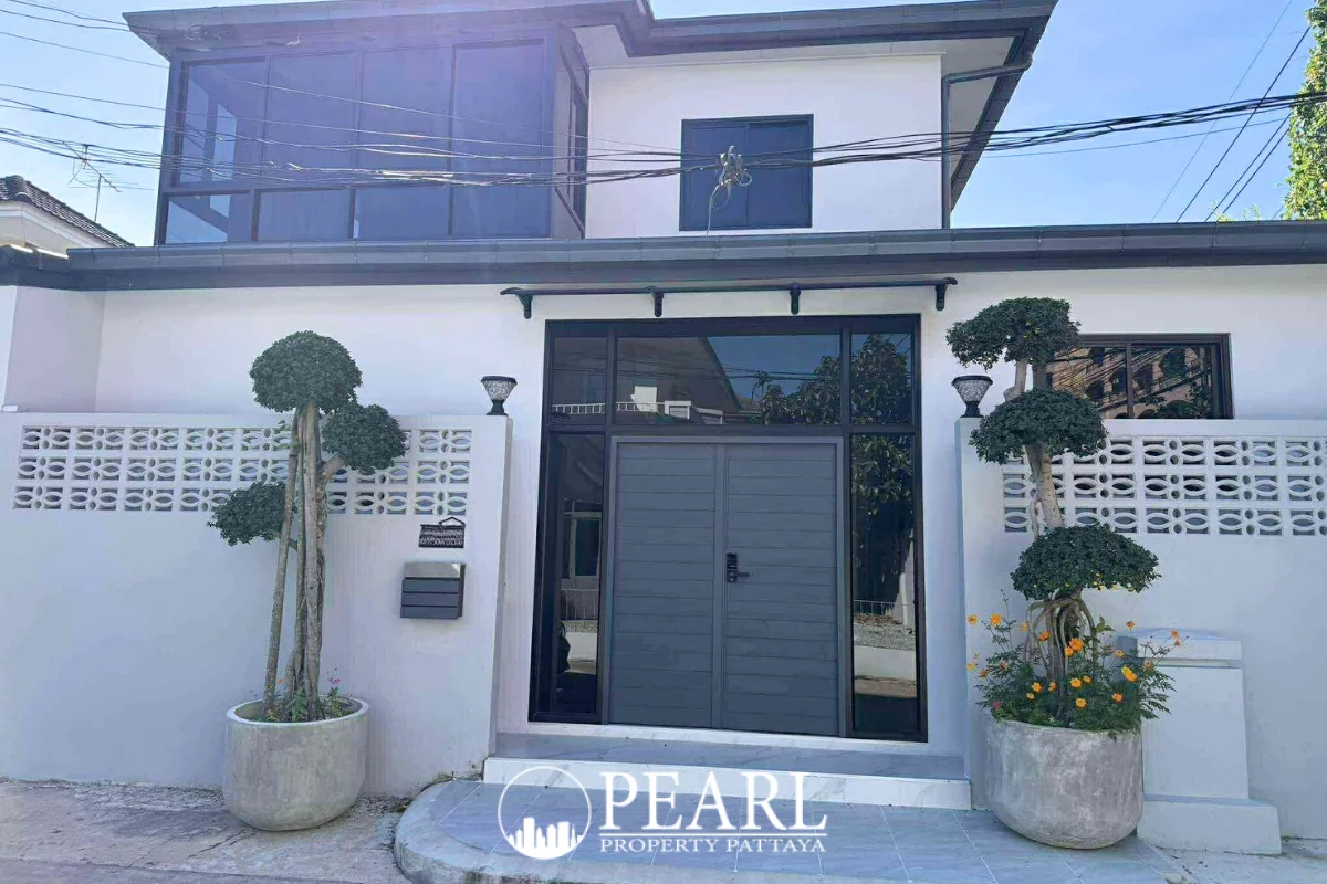 4 Bedroom House for Sale & Rent at Baan Suan Lalana