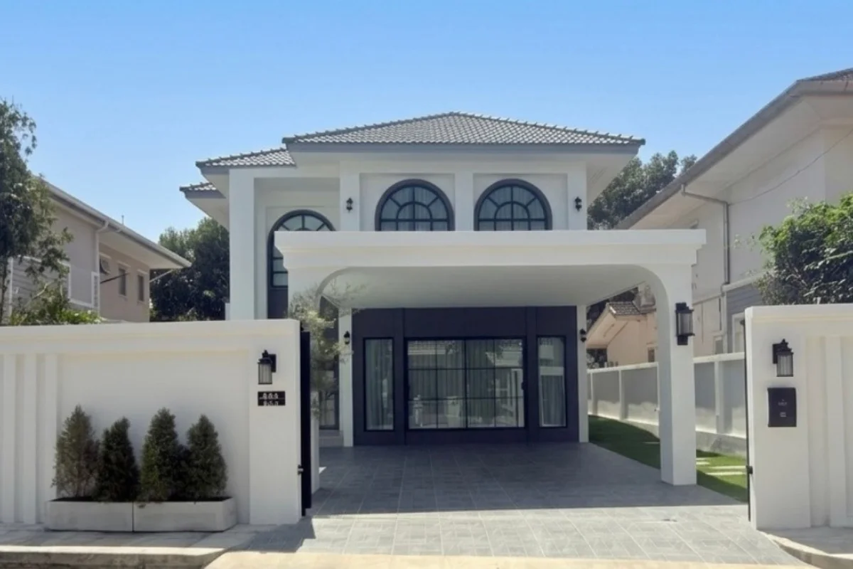 5 Bedroom House for Sale at Baan Suan Lalana