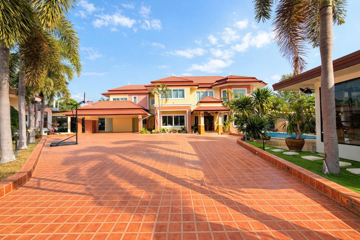 5 Bedroom House for Sale in Nong Prue