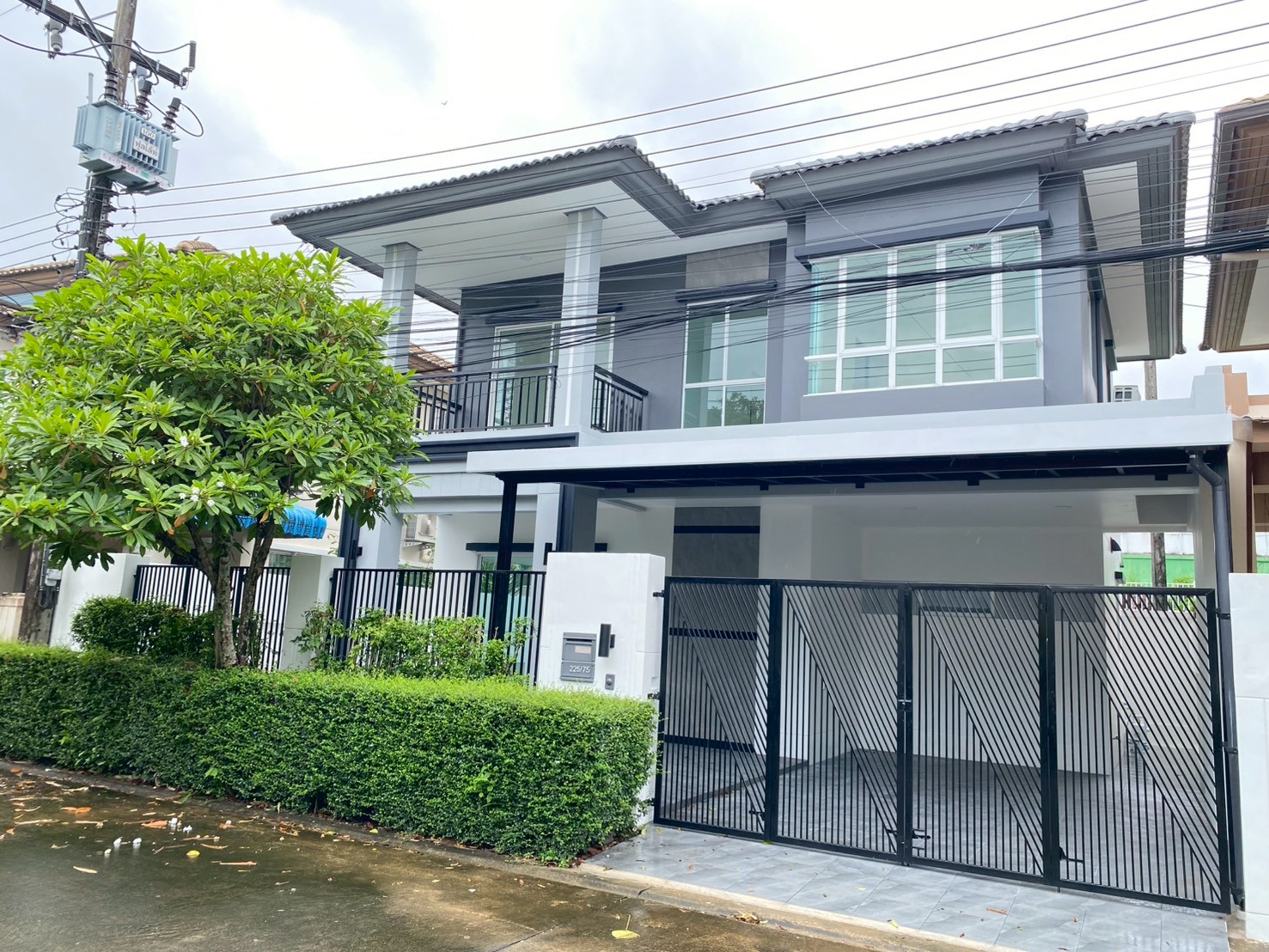 บ้านแฝด สไตล์บ้านเดี่ยว 2 ชั้น หมู่บ้านสิริวิลเลจ ป่าคลอก