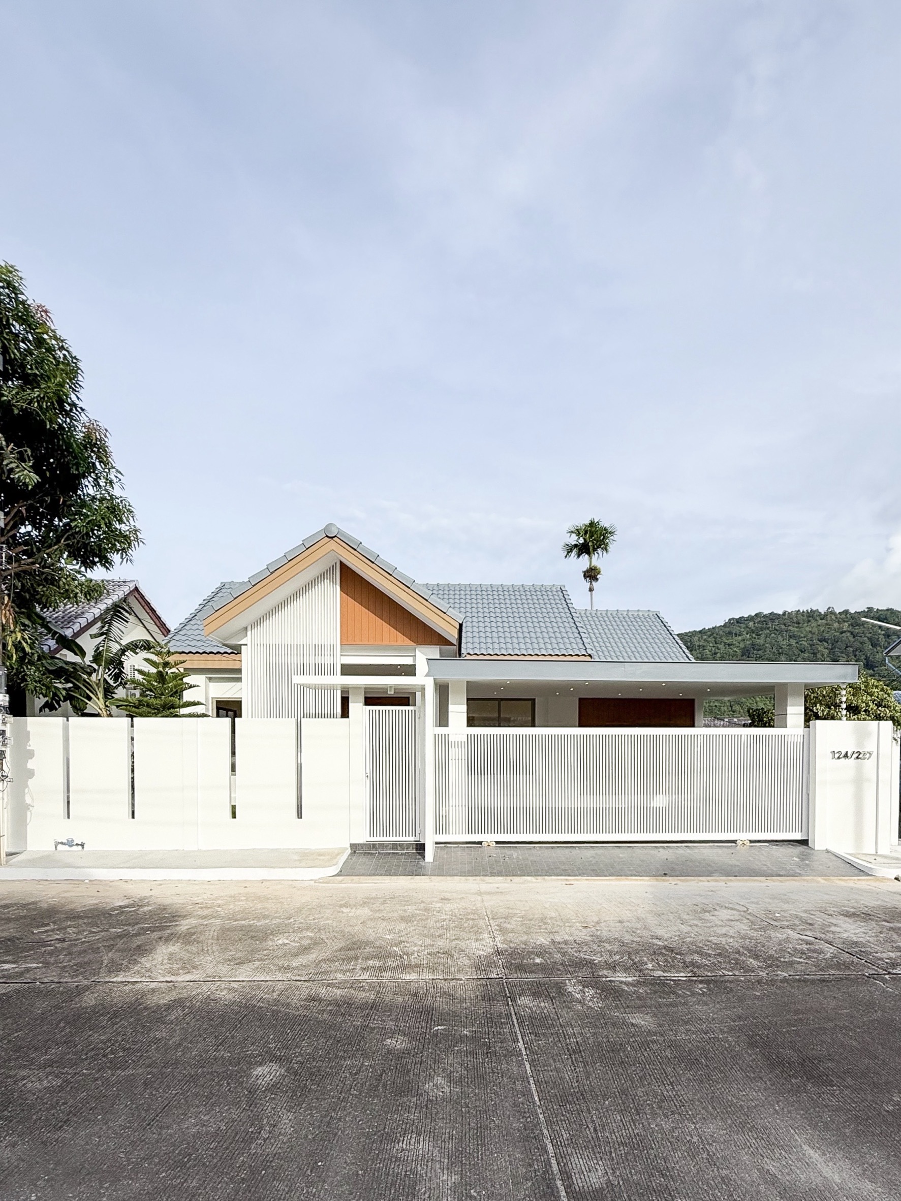 บ้านเดี่ยวหลังมุม ศรีสุชาติ 2 รีโนเวทใหม่ โซนเมือง ภูเก็ต 3 ห้องนอน 6.4 ล้าน