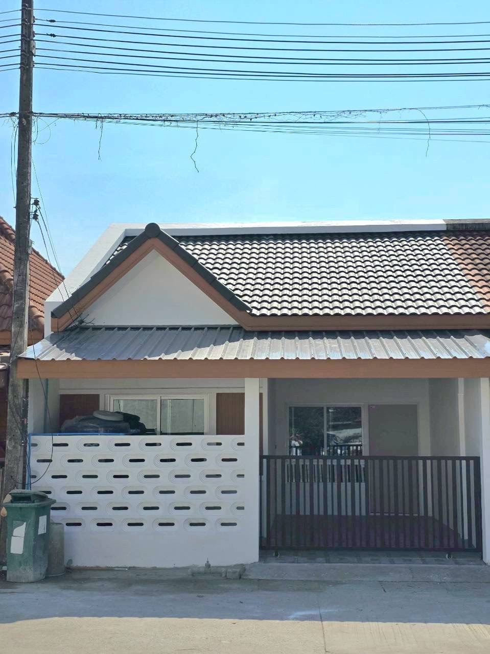 ทาวน์เฮ้าส์ขาย รีโนเวทใหม่ 2 ห้องนอน บ้านดอน ถลาง ภูเก็ต 2.35 ล้าน