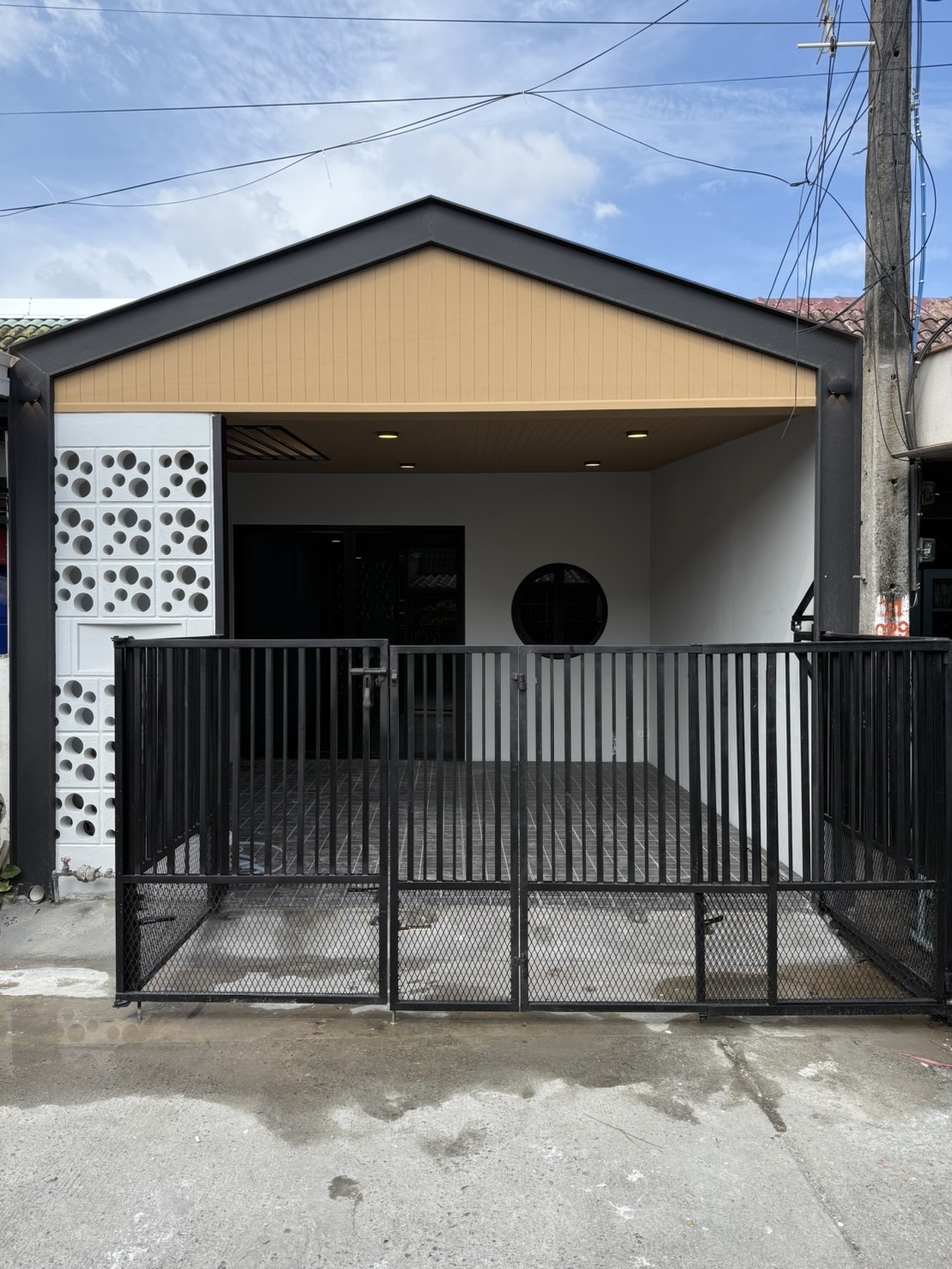 ทาวน์เฮ้าส์ขาย รีโนเวทใหม่ โซนวิชิต ภูเก็ต 2 ห้องนอน ราคา 2.79 ล้าน